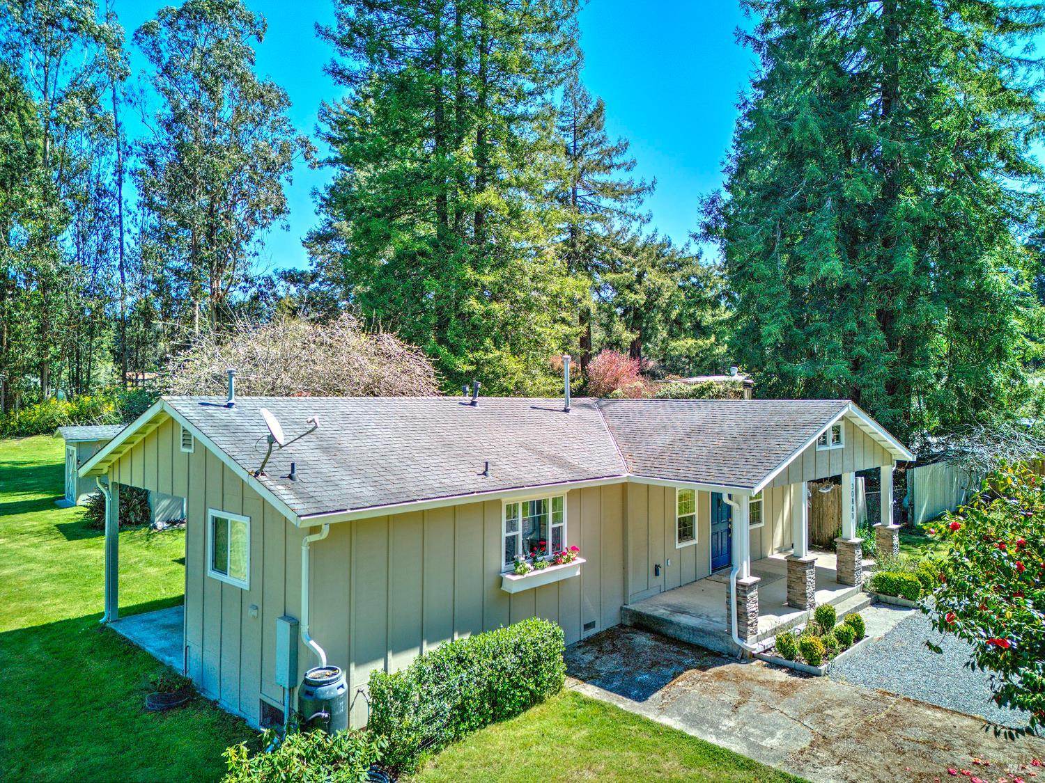 Detail Gallery Image 2 of 33 For 30860 Simpson Ln, Fort Bragg,  CA 95437 - 2 Beds | 2 Baths