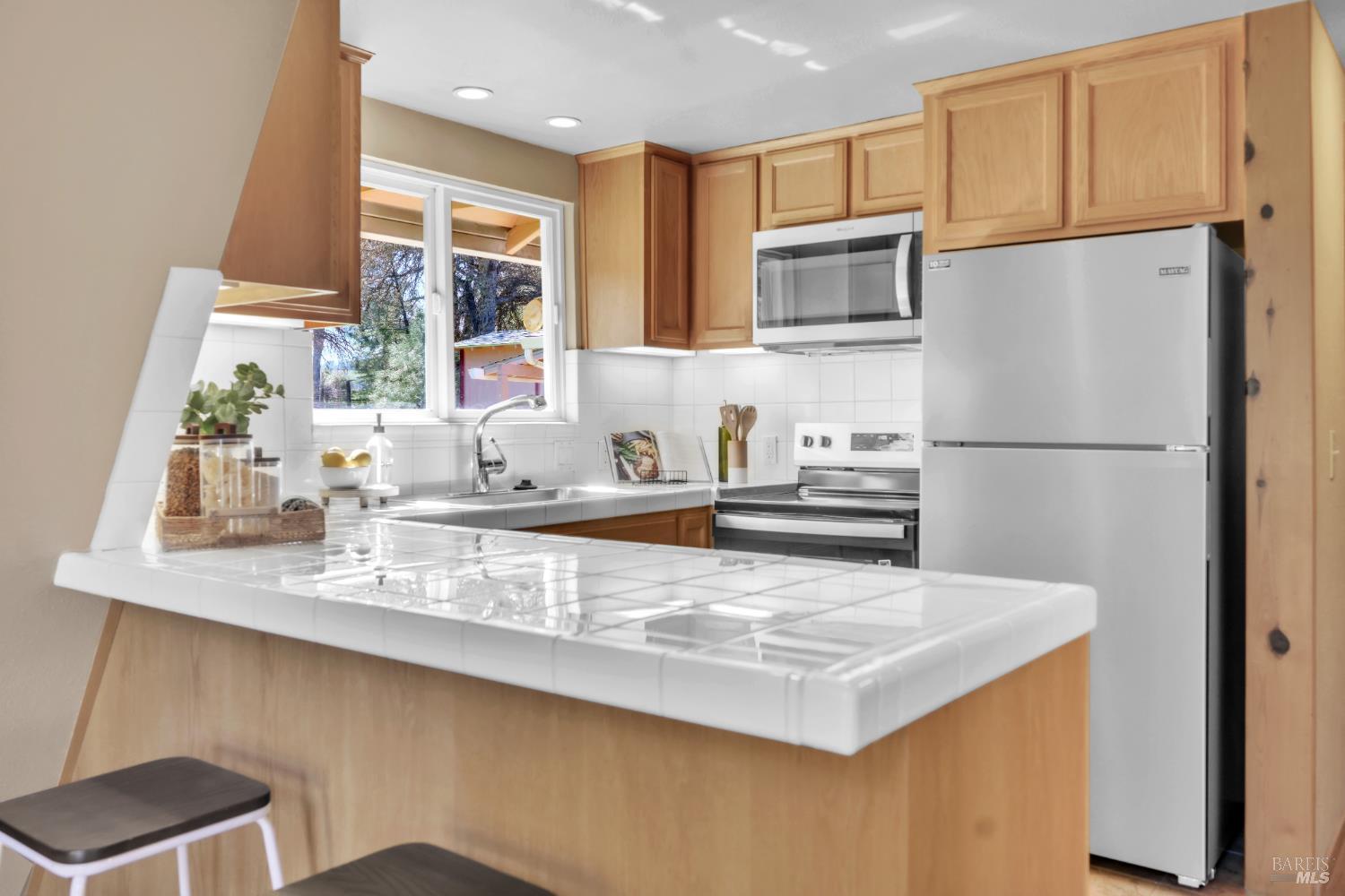 Detail Gallery Image 8 of 50 For 1996 River View Rd, Clearlake Oaks,  CA 95423 - 2 Beds | 1 Baths