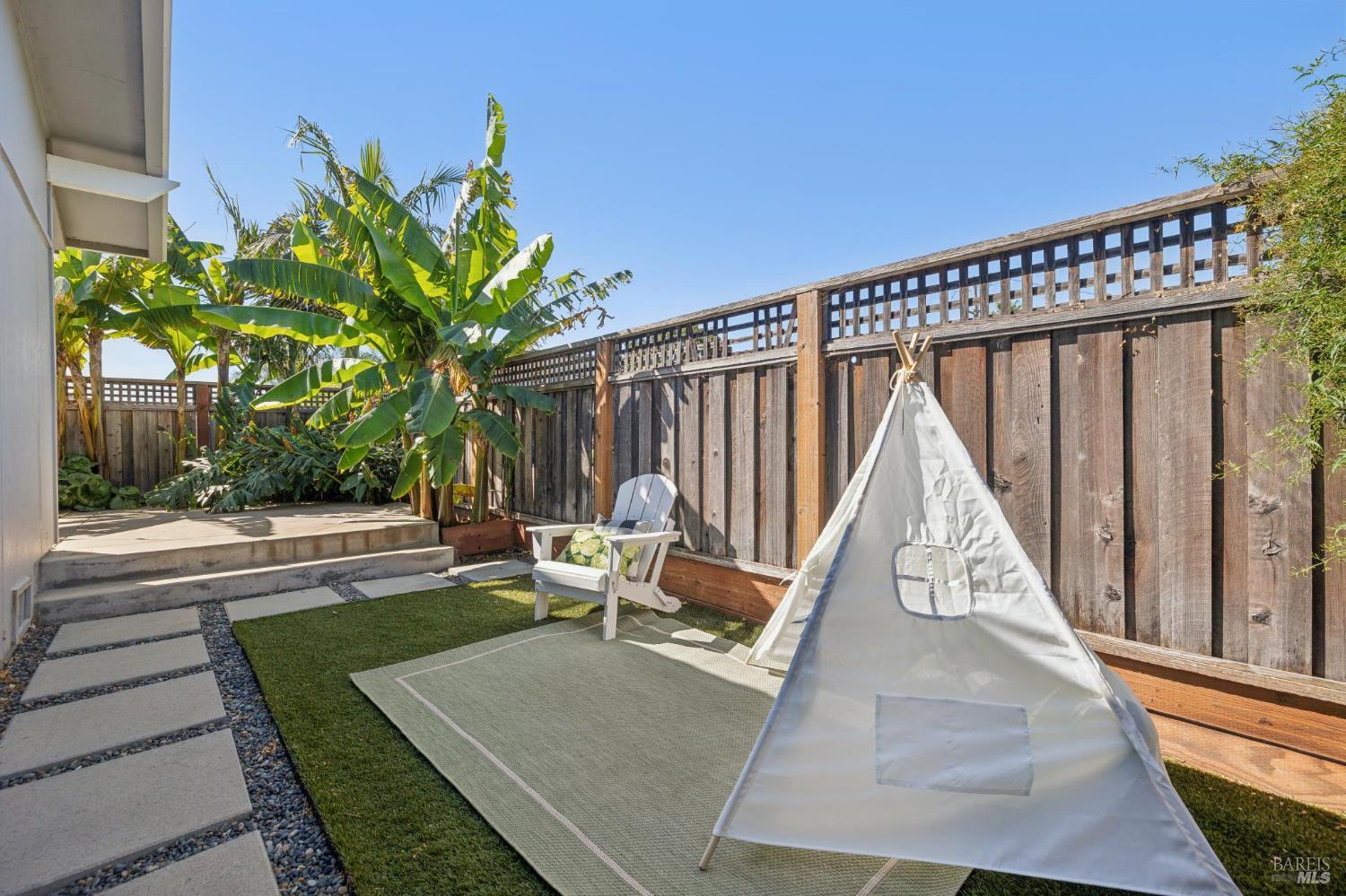 Detail Gallery Image 20 of 39 For 28 Royal Ct, San Rafael,  CA 94901 - 2 Beds | 1 Baths