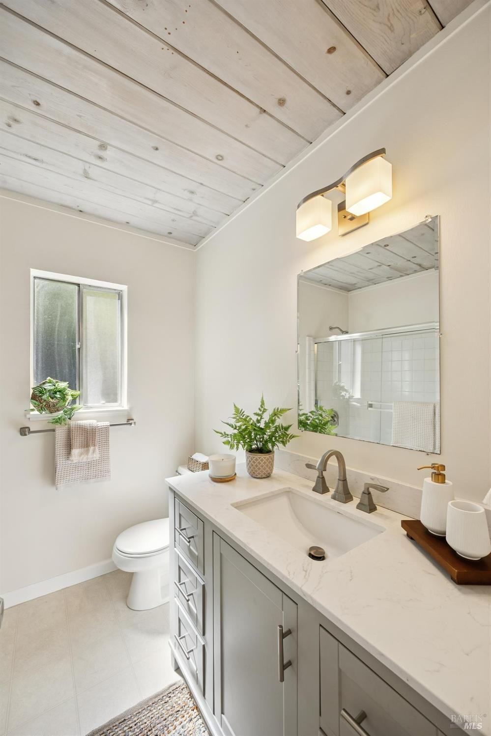 Detail Gallery Image 19 of 23 For 122 Woodward Ave, Sausalito,  CA 94965 - – Beds | – Baths