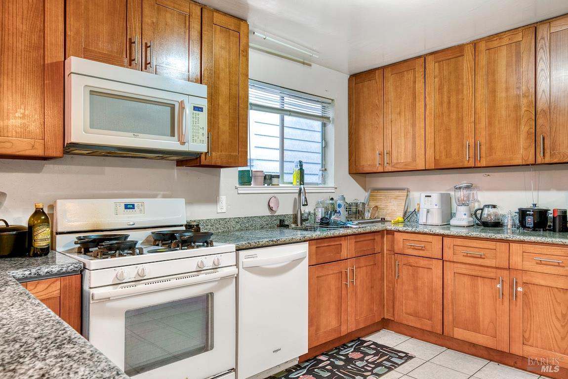 Detail Gallery Image 10 of 42 For 1128 Chester St, Oakland,  CA 94607 - – Beds | – Baths