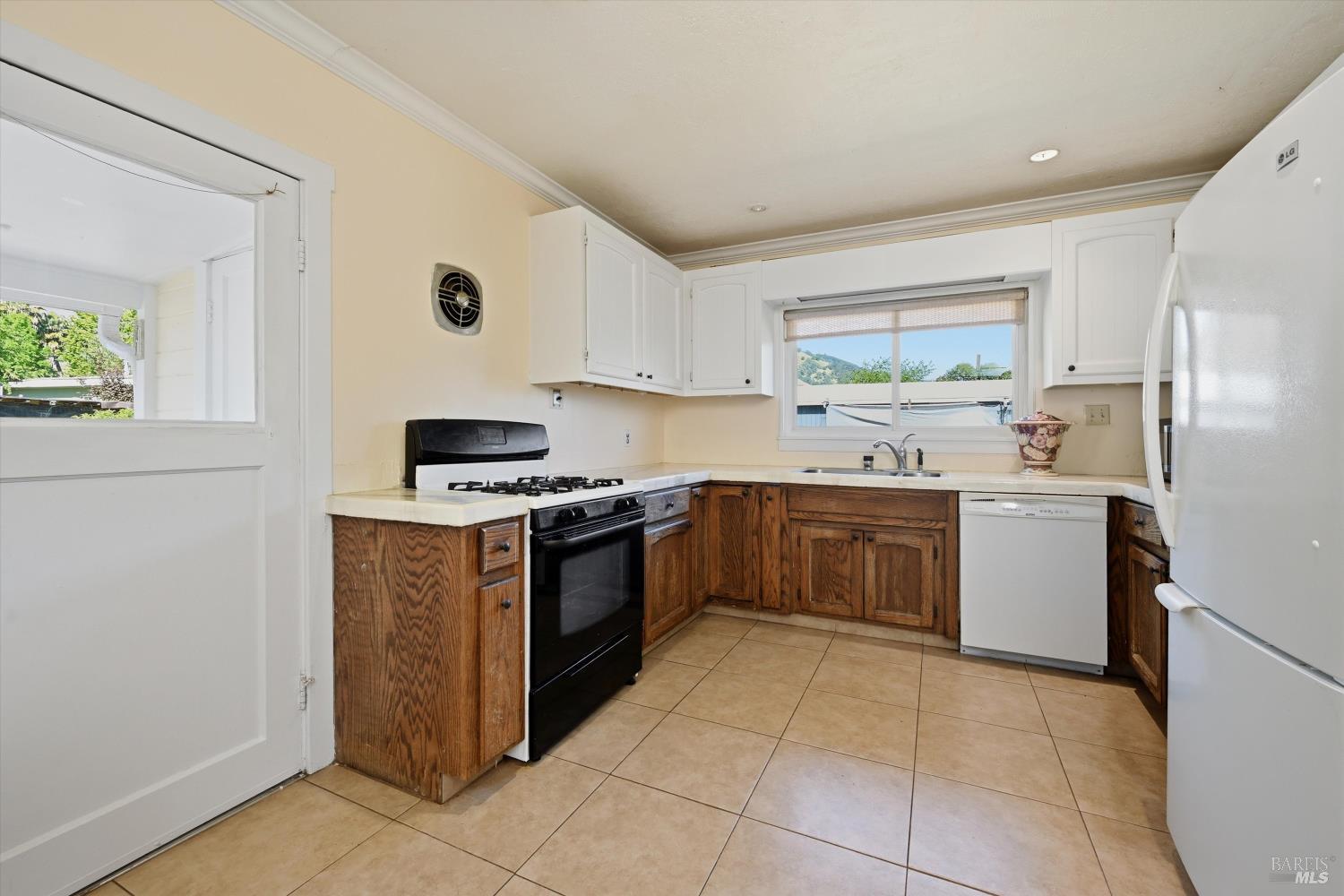 Detail Gallery Image 10 of 27 For 3440 Beach Pass, Nice,  CA 95464 - 2 Beds | 1 Baths
