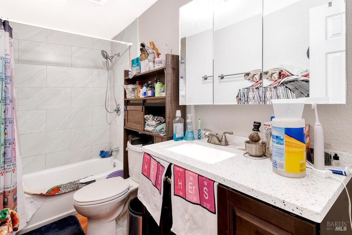 Detail Gallery Image 36 of 42 For 1128 Chester St, Oakland,  CA 94607 - – Beds | – Baths