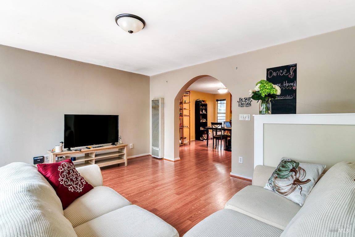 Detail Gallery Image 8 of 42 For 1128 Chester St, Oakland,  CA 94607 - – Beds | – Baths