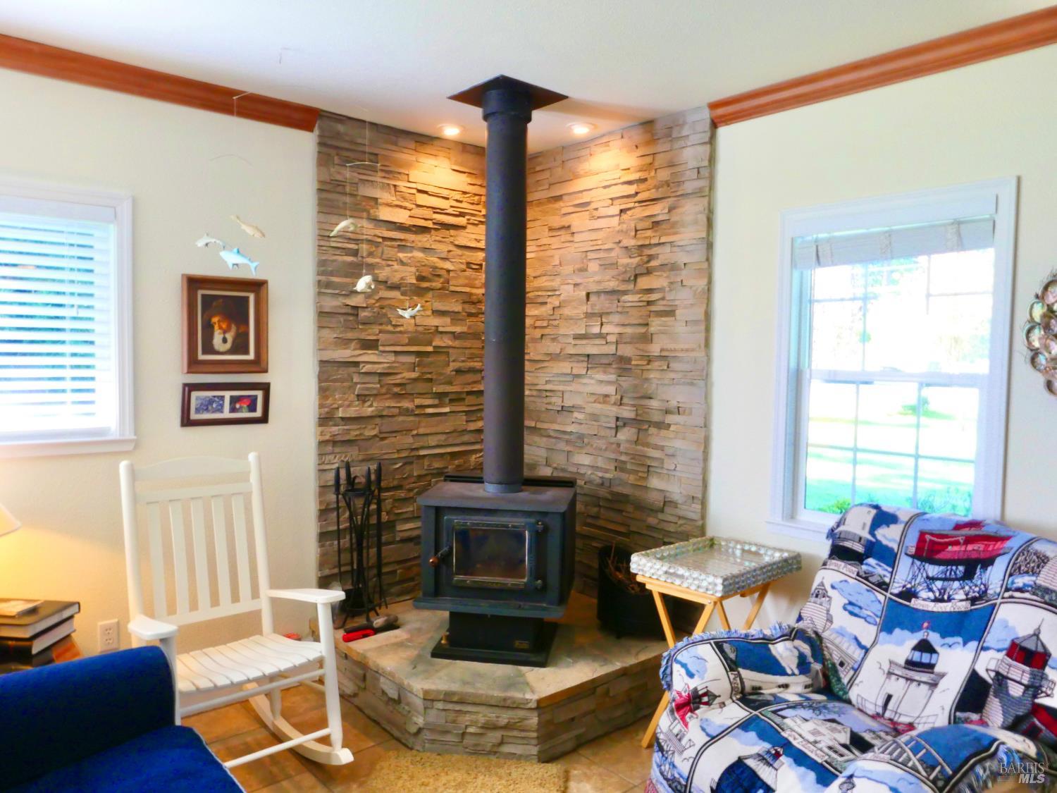 Detail Gallery Image 11 of 33 For 30860 Simpson Ln, Fort Bragg,  CA 95437 - 2 Beds | 2 Baths