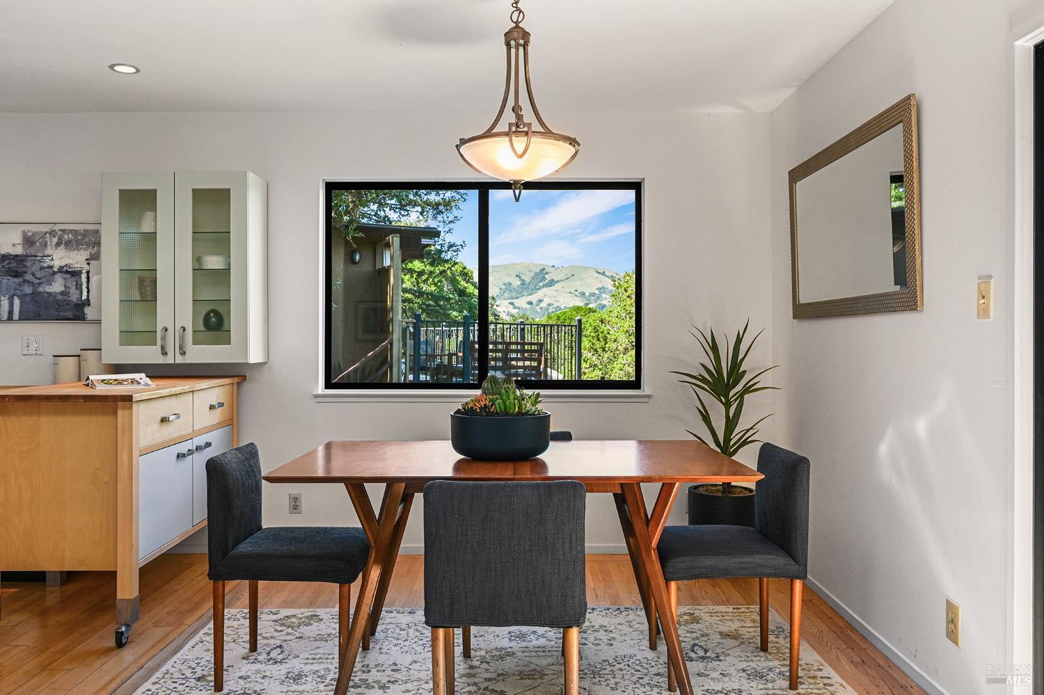 Detail Gallery Image 13 of 61 For 37 Manzanita Rd, Fairfax,  CA 94930 - 3 Beds | 2 Baths