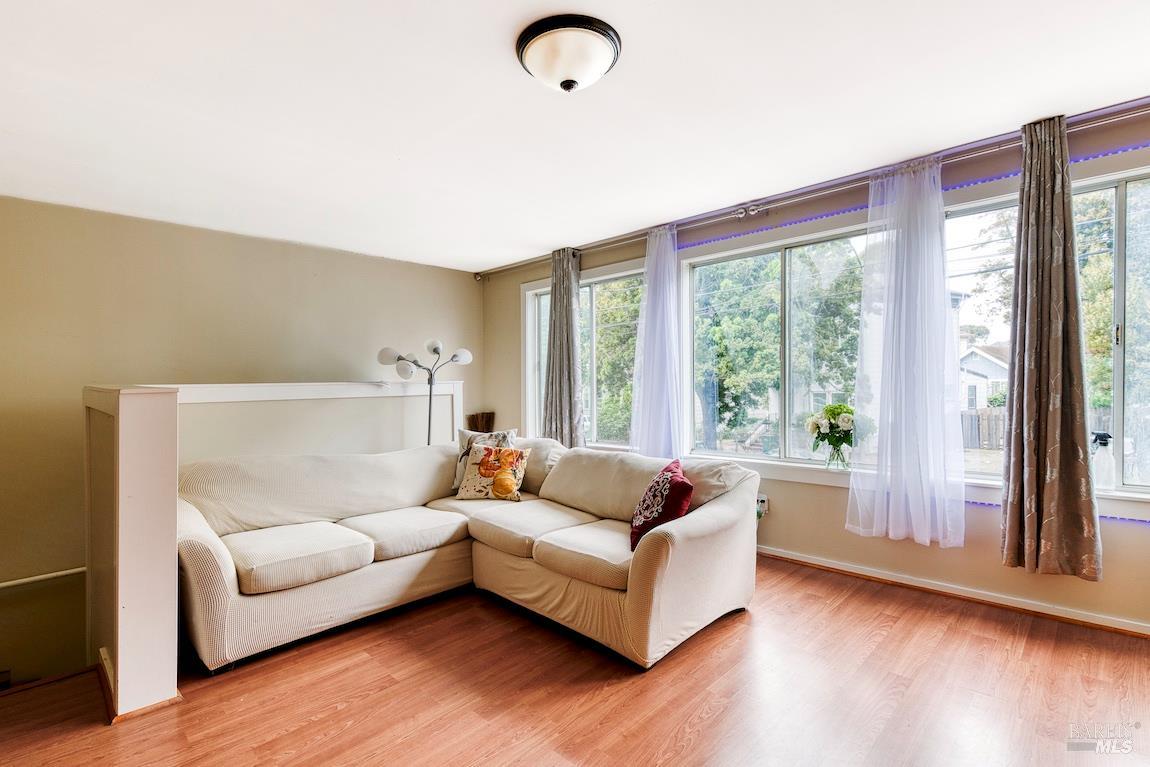 Detail Gallery Image 7 of 42 For 1128 Chester St, Oakland,  CA 94607 - – Beds | – Baths