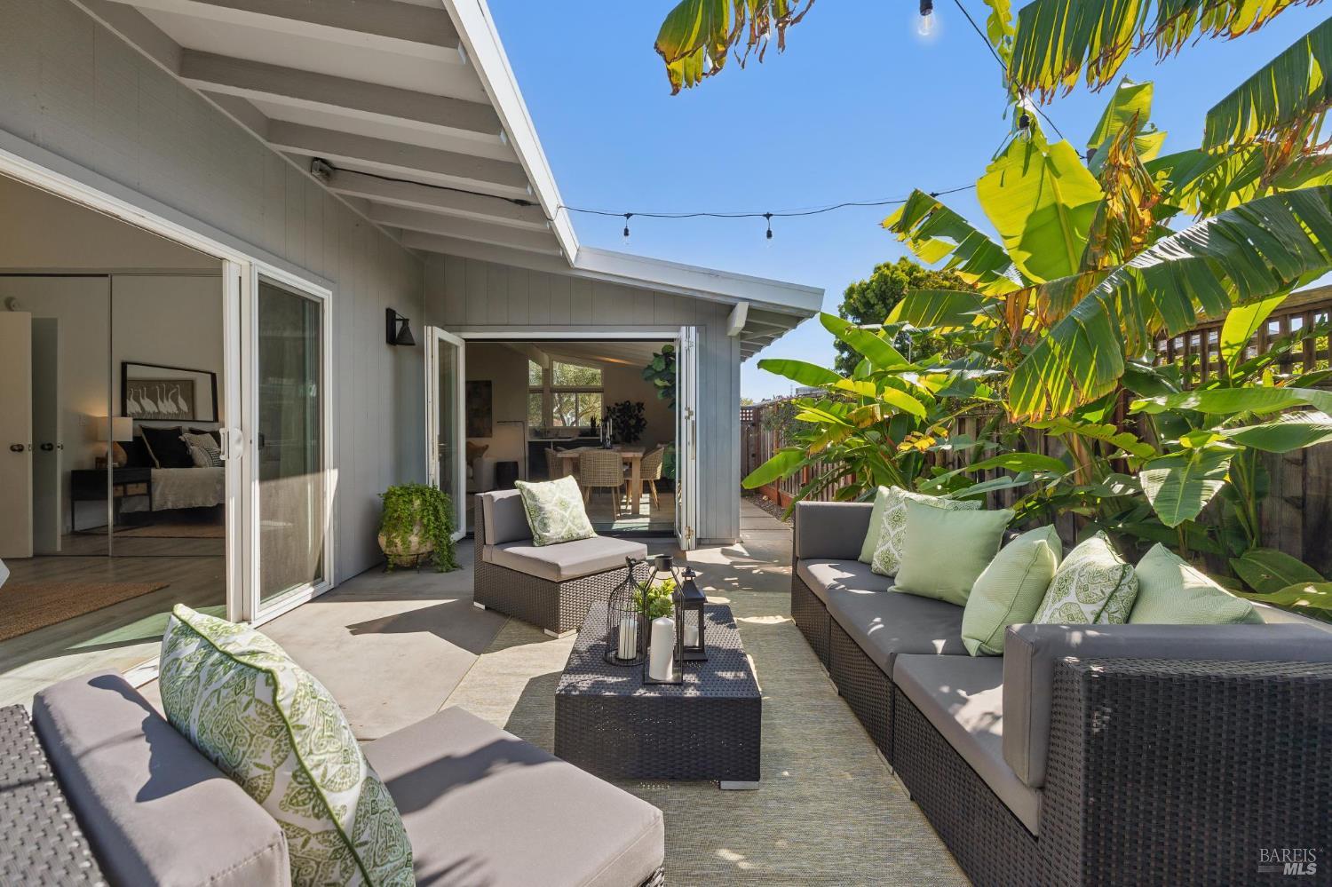 Detail Gallery Image 17 of 39 For 28 Royal Ct, San Rafael,  CA 94901 - 2 Beds | 1 Baths