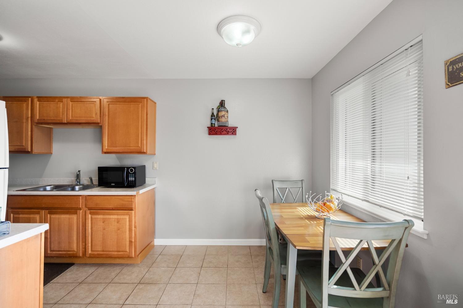 Detail Gallery Image 7 of 12 For 715 Drake Ave, Sausalito,  CA 94965 - 2 Beds | 1 Baths