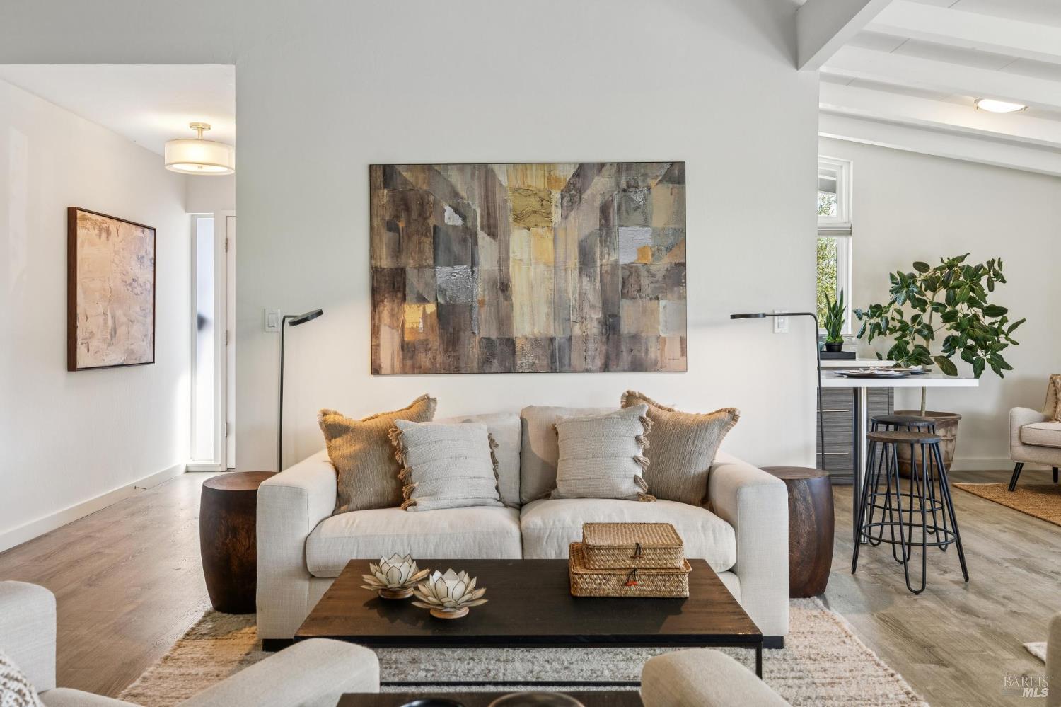 Detail Gallery Image 5 of 39 For 28 Royal Ct, San Rafael,  CA 94901 - 2 Beds | 1 Baths