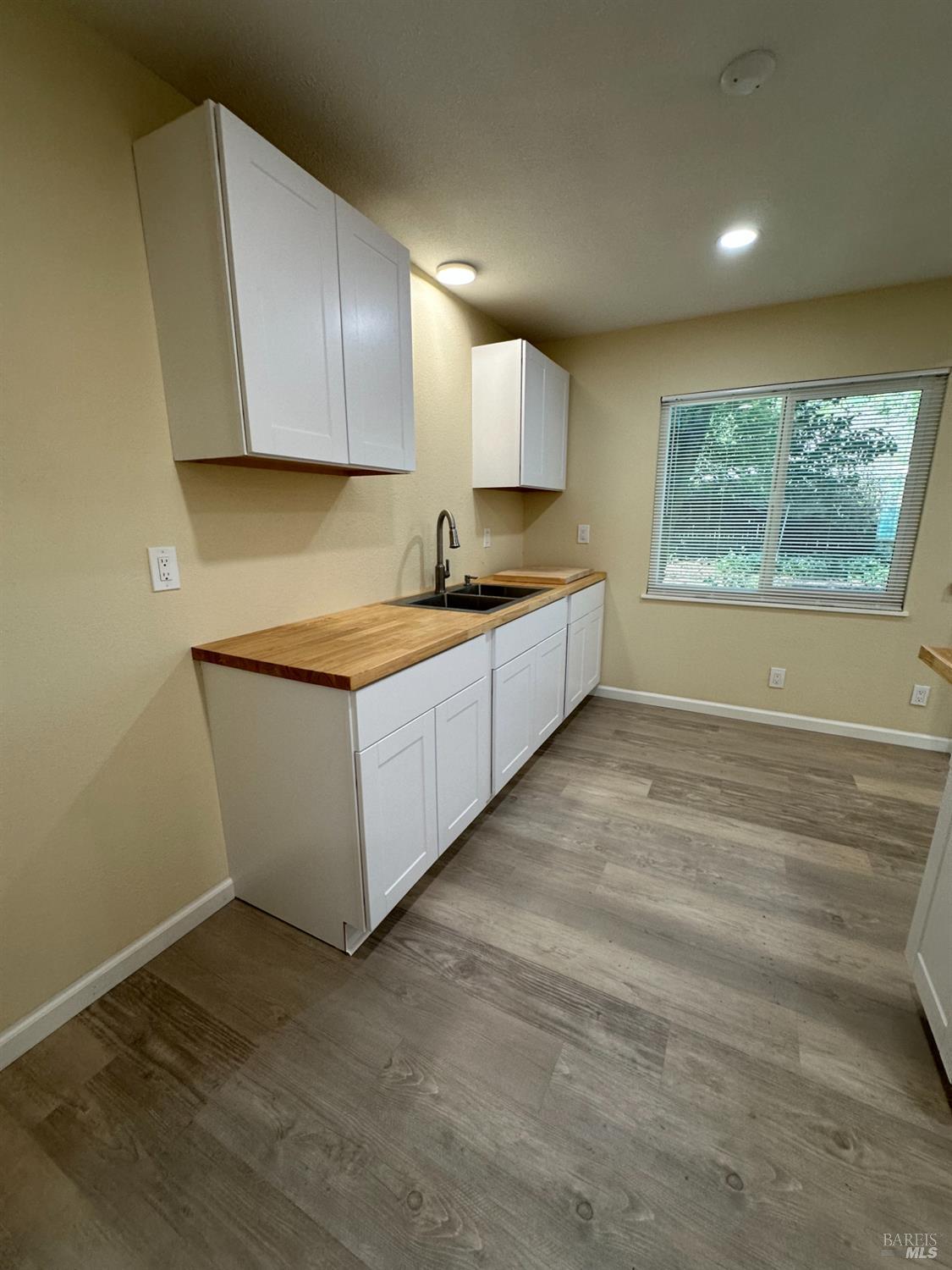 Detail Gallery Image 4 of 16 For 1804 S Dora St, Ukiah,  CA 95482 - 3 Beds | 1 Baths