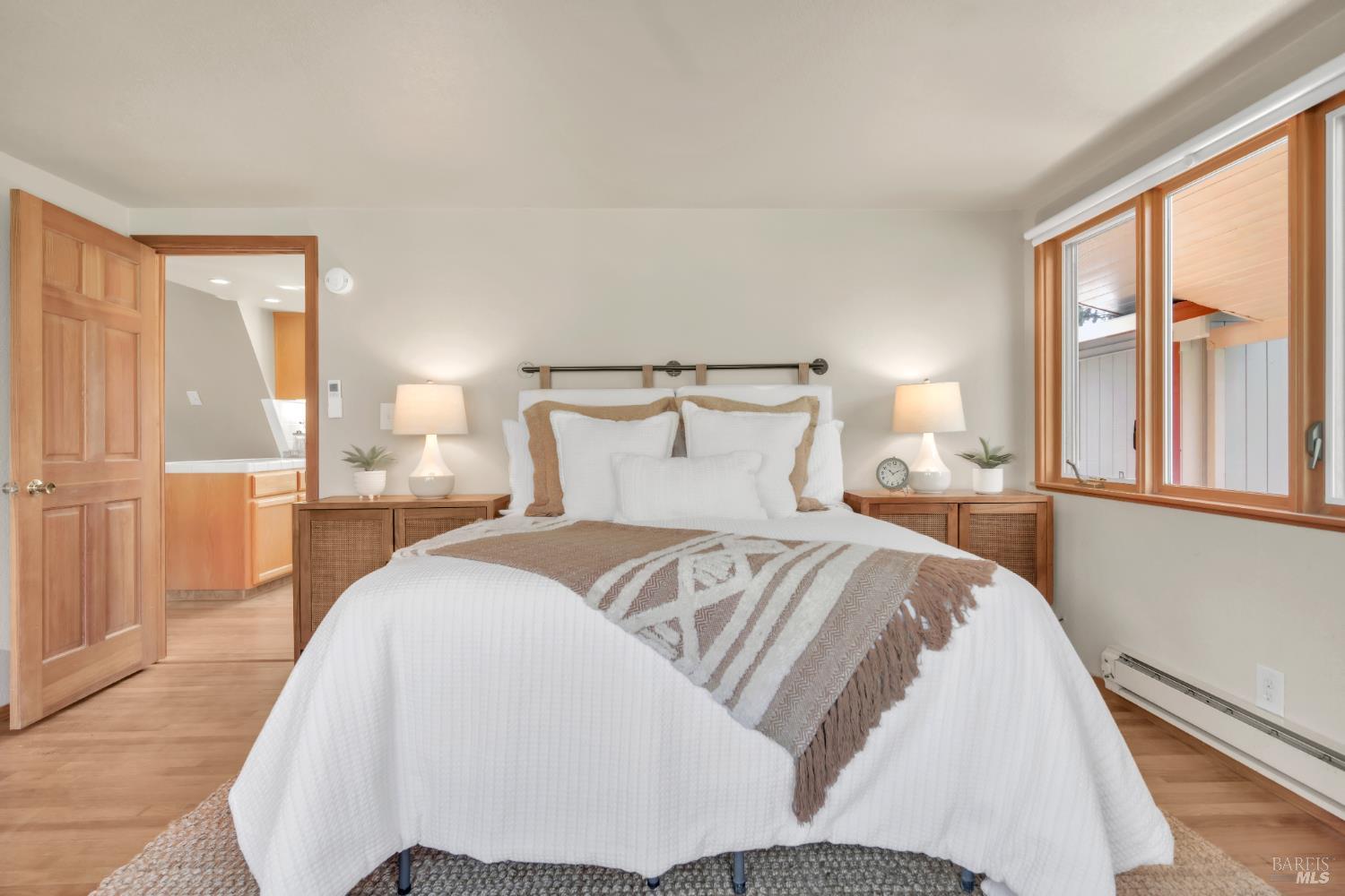 Detail Gallery Image 4 of 50 For 1996 River View Rd, Clearlake Oaks,  CA 95423 - 2 Beds | 1 Baths