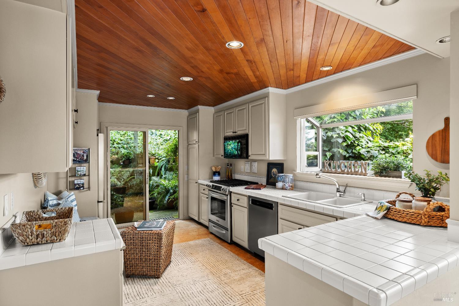 Detail Gallery Image 18 of 50 For 159 Terrace Ave, San Rafael,  CA 94901 - 3 Beds | 2 Baths