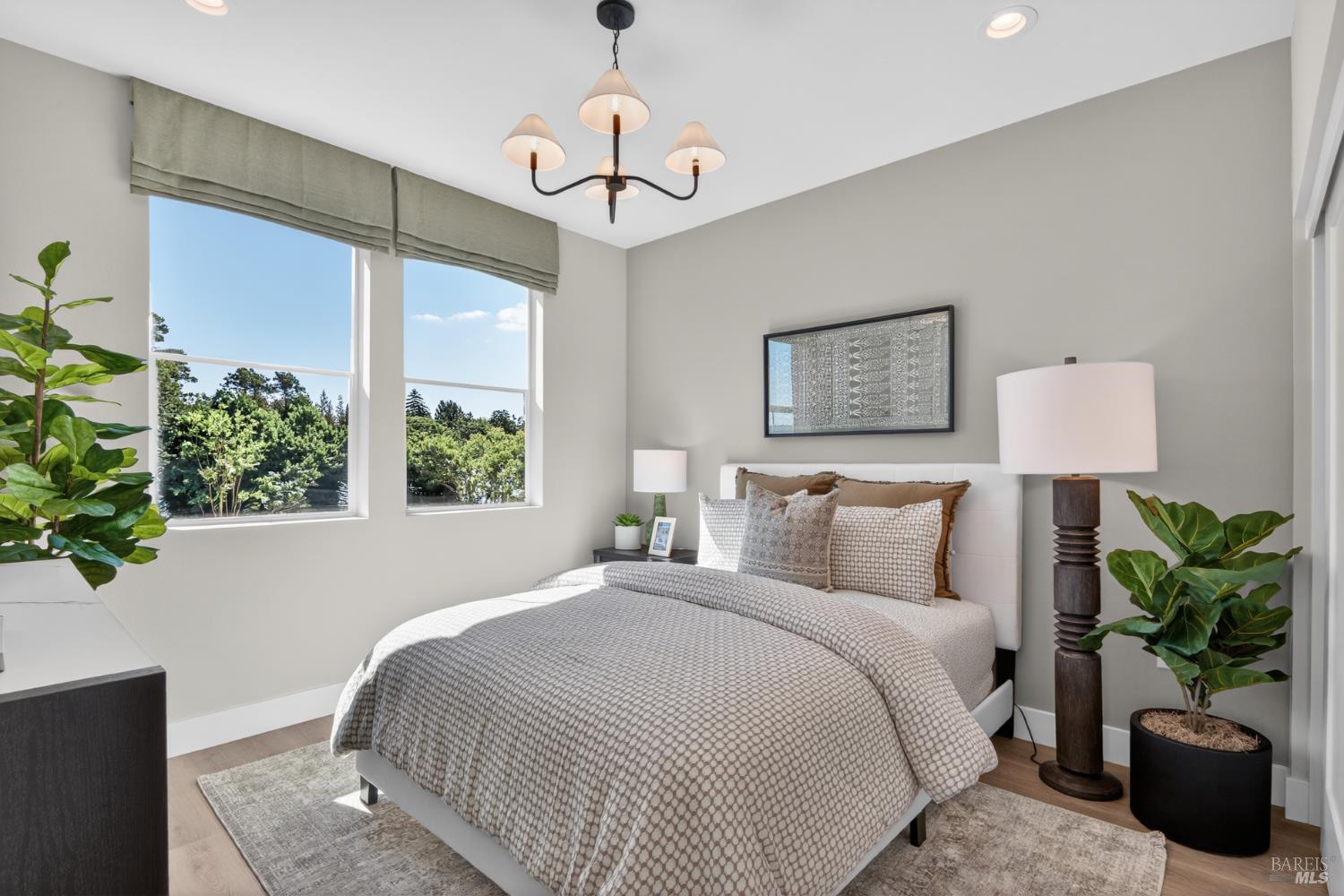 Detail Gallery Image 13 of 18 For 18484 Azul Ln, Morgan Hill,  CA 95037 - 4 Beds | 3 Baths