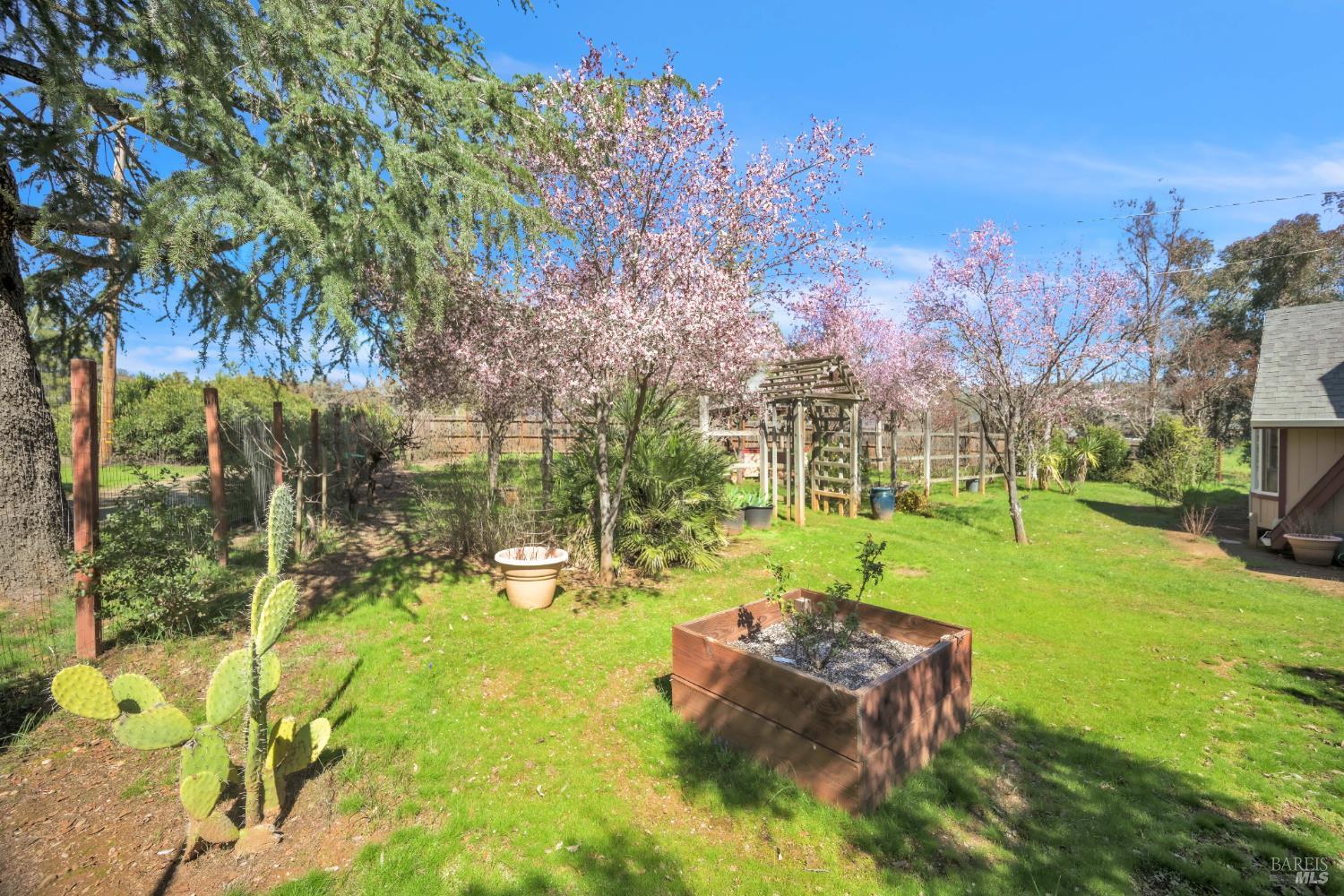 Detail Gallery Image 21 of 50 For 1996 River View Rd, Clearlake Oaks,  CA 95423 - 2 Beds | 1 Baths