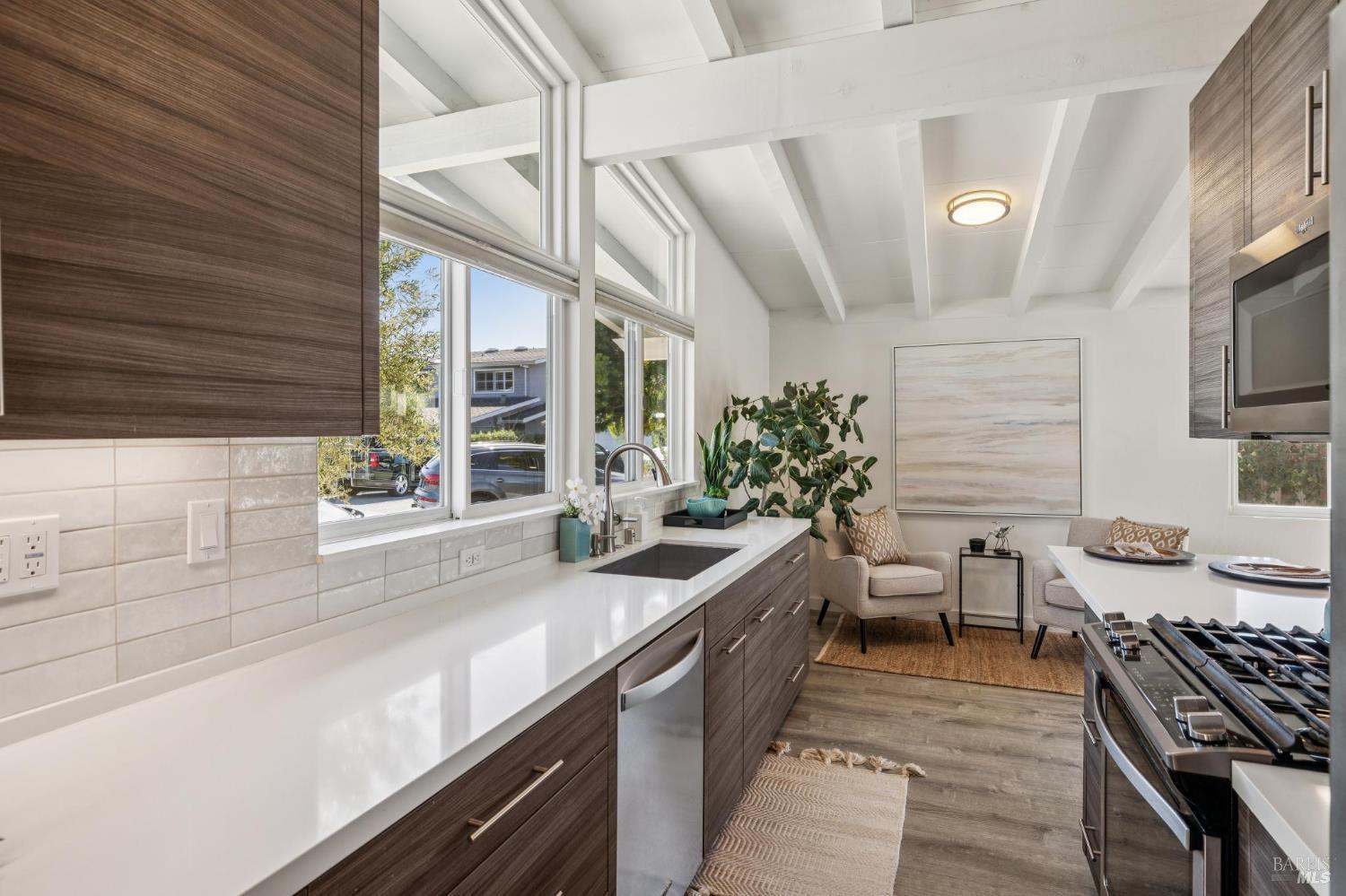 Detail Gallery Image 11 of 39 For 28 Royal Ct, San Rafael,  CA 94901 - 2 Beds | 1 Baths
