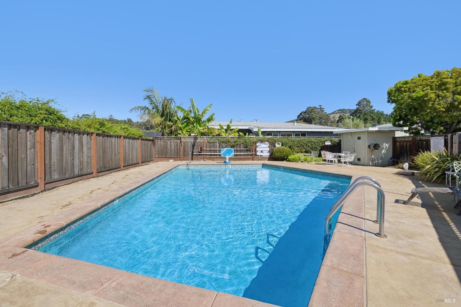 Detail Gallery Image 36 of 39 For 28 Royal Ct, San Rafael,  CA 94901 - 2 Beds | 1 Baths