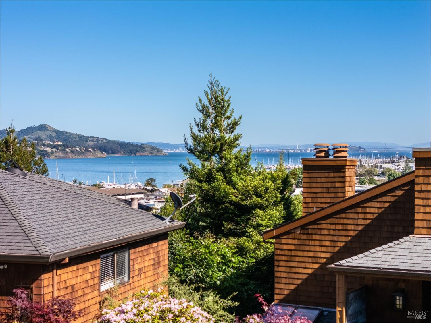 Detail Gallery Image 17 of 55 For 70 Stanford Way, Sausalito,  CA 94965 - 3 Beds | 3 Baths