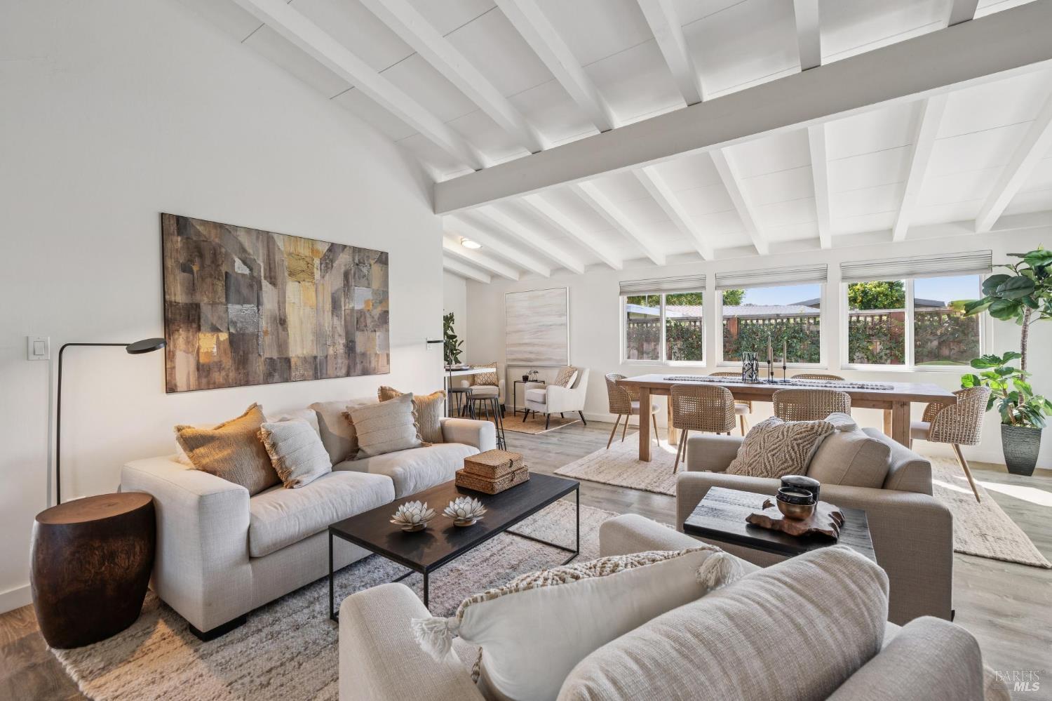 Detail Gallery Image 4 of 39 For 28 Royal Ct, San Rafael,  CA 94901 - 2 Beds | 1 Baths