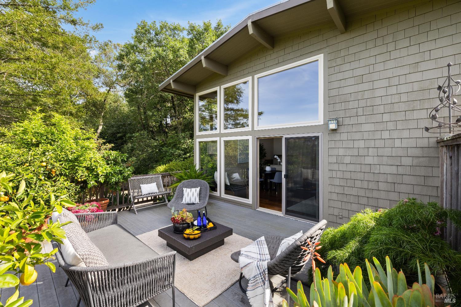 Detail Gallery Image 12 of 50 For 159 Terrace Ave, San Rafael,  CA 94901 - 3 Beds | 2 Baths