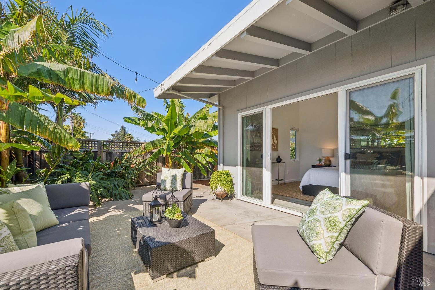 Detail Gallery Image 21 of 39 For 28 Royal Ct, San Rafael,  CA 94901 - 2 Beds | 1 Baths