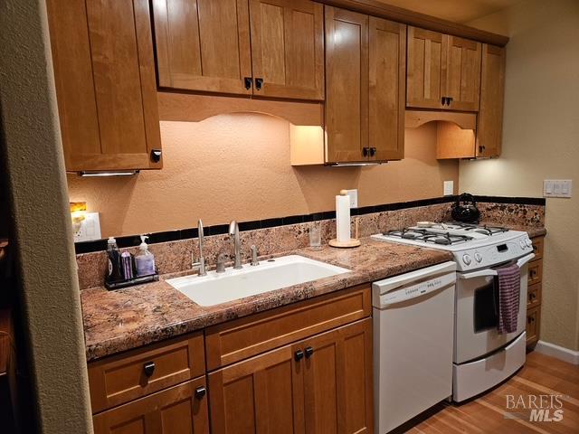 Detail Gallery Image 19 of 28 For 2002 Ogulin Canyon Rd, Clearlake,  CA 95422 - 2 Beds | 2 Baths