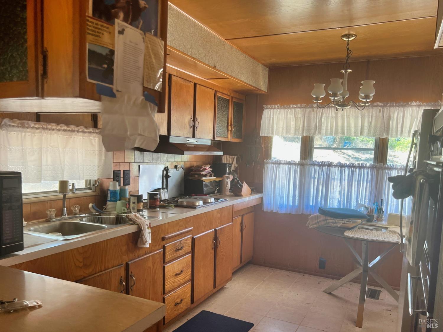 Detail Gallery Image 6 of 36 For 46145 Meadow Ln, Laytonville,  CA 95454 - 2 Beds | 1 Baths