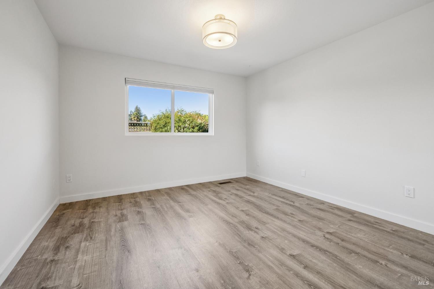 Detail Gallery Image 26 of 39 For 28 Royal Ct, San Rafael,  CA 94901 - 2 Beds | 1 Baths