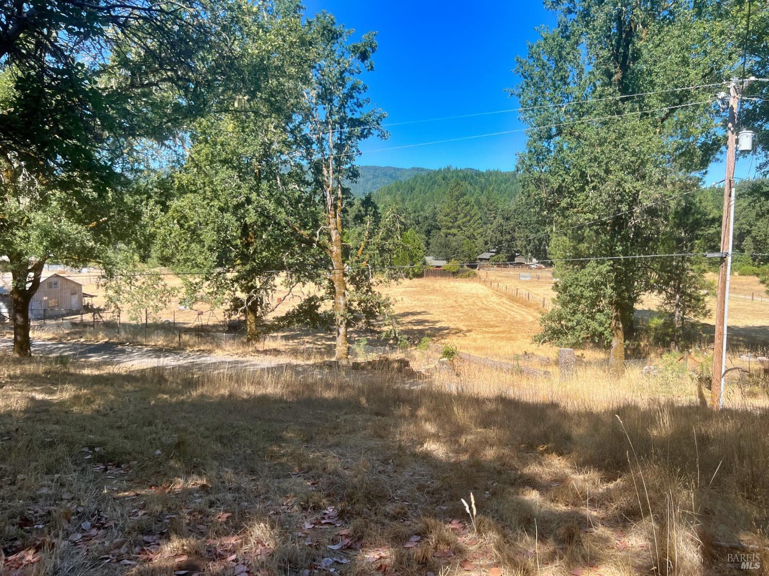 Detail Gallery Image 14 of 36 For 46145 Meadow Ln, Laytonville,  CA 95454 - 2 Beds | 1 Baths