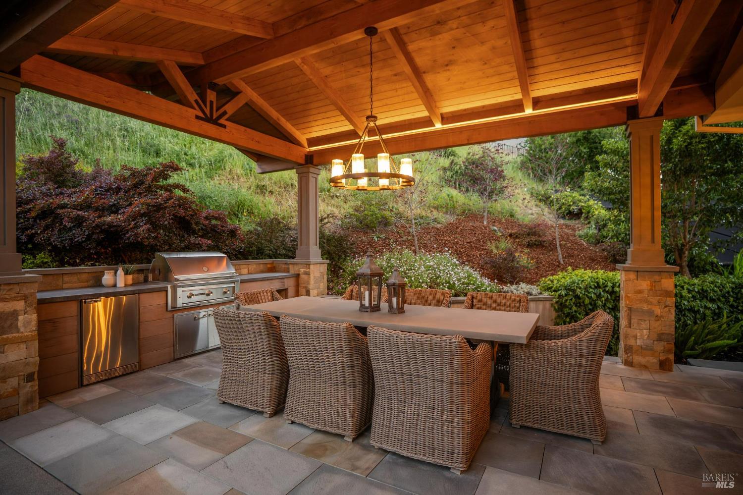 Detail Gallery Image 4 of 88 For 43 Oak Valley Dr, Novato,  CA 94947 - 5 Beds | 3 Baths