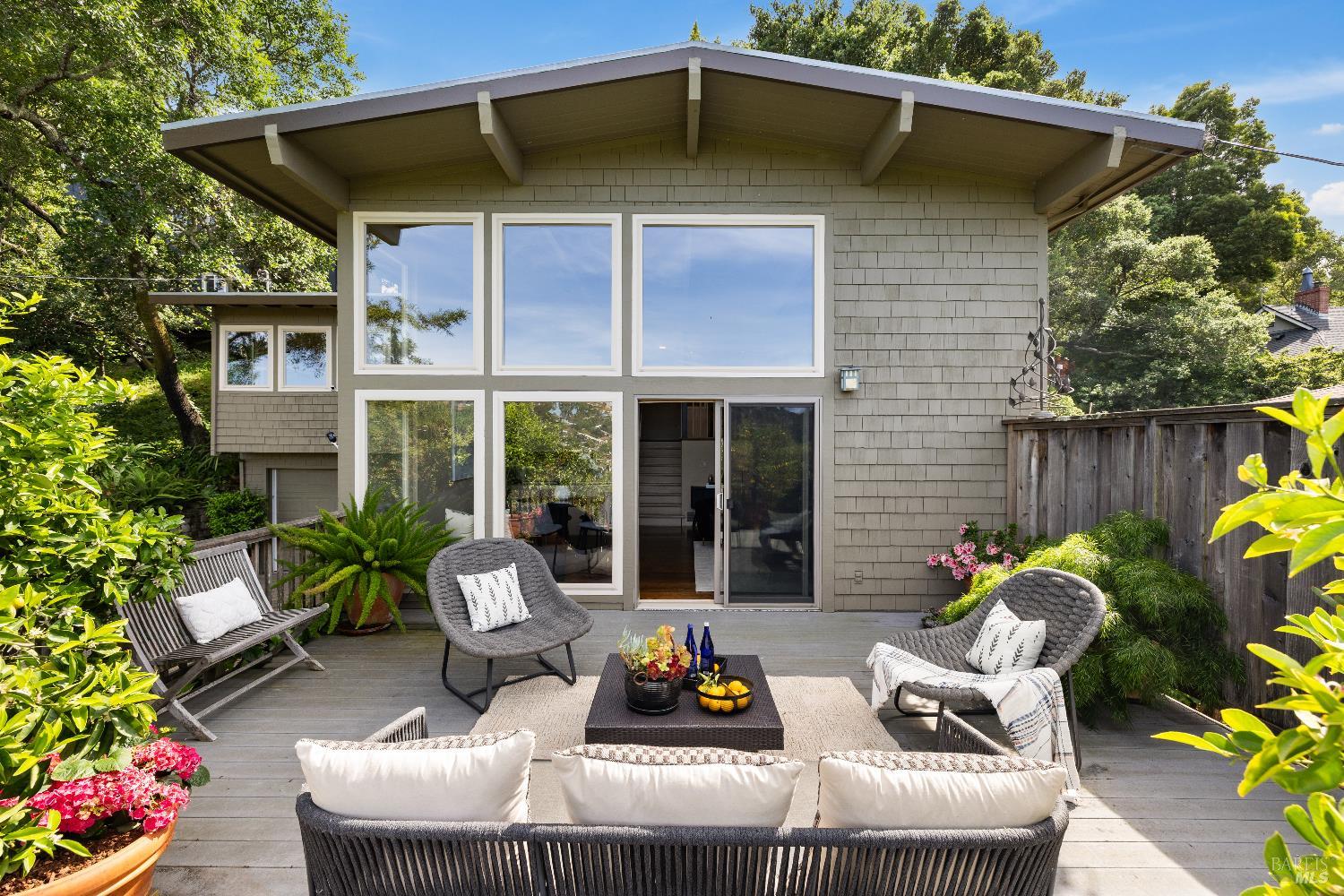 Detail Gallery Image 13 of 50 For 159 Terrace Ave, San Rafael,  CA 94901 - 3 Beds | 2 Baths