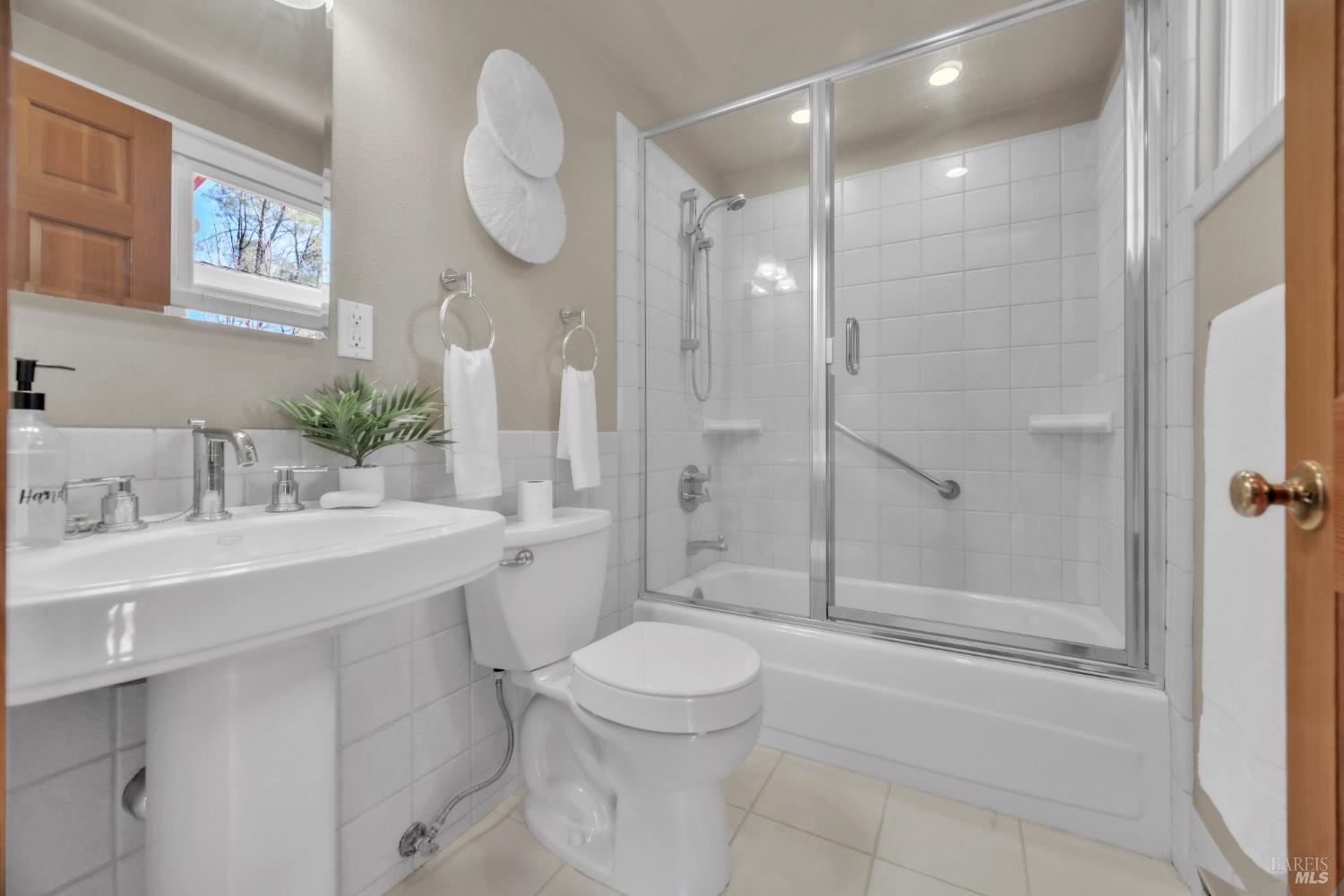 Detail Gallery Image 2 of 50 For 1996 River View Rd, Clearlake Oaks,  CA 95423 - 2 Beds | 1 Baths