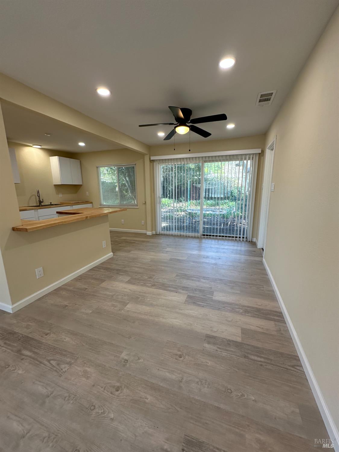 Detail Gallery Image 2 of 16 For 1804 S Dora St, Ukiah,  CA 95482 - 3 Beds | 1 Baths