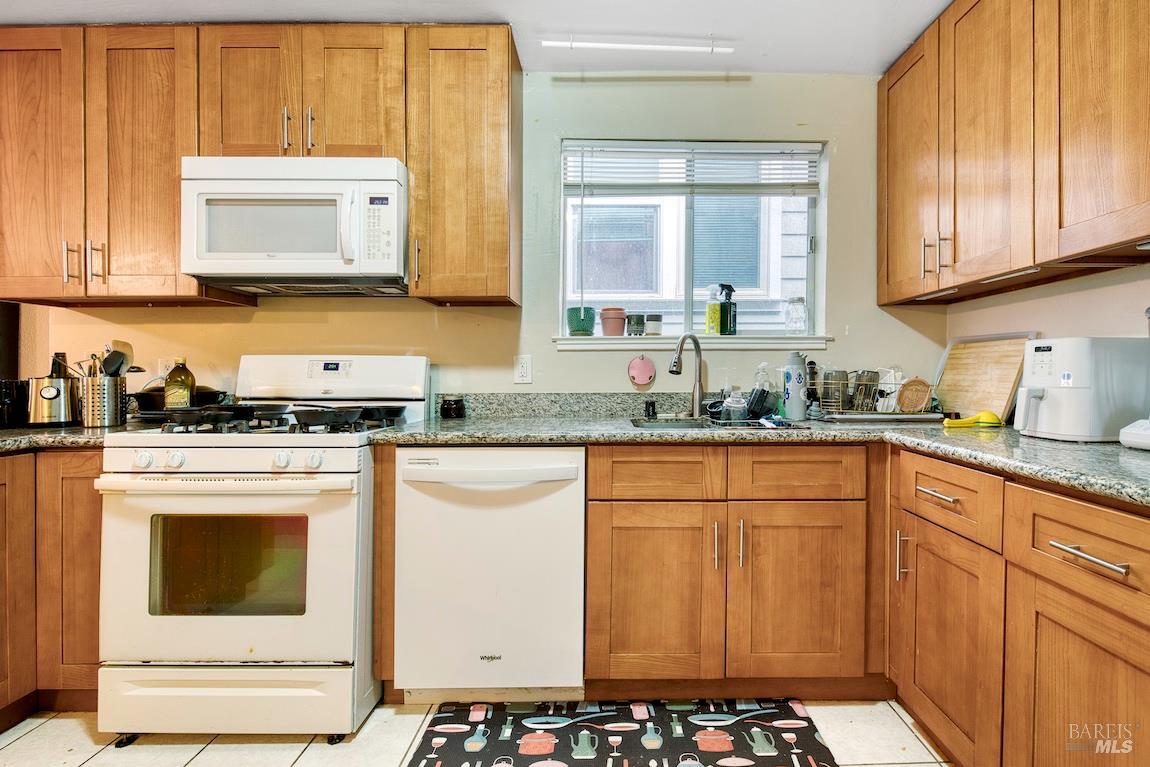 Detail Gallery Image 9 of 42 For 1128 Chester St, Oakland,  CA 94607 - – Beds | – Baths