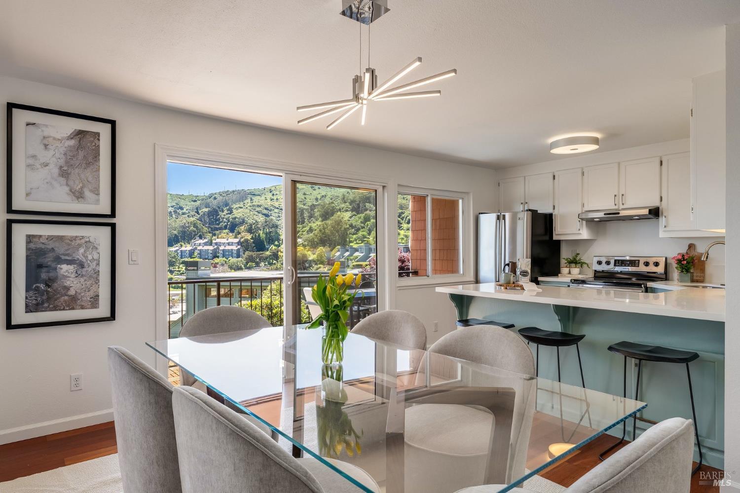 Detail Gallery Image 11 of 55 For 70 Stanford Way, Sausalito,  CA 94965 - 3 Beds | 3 Baths