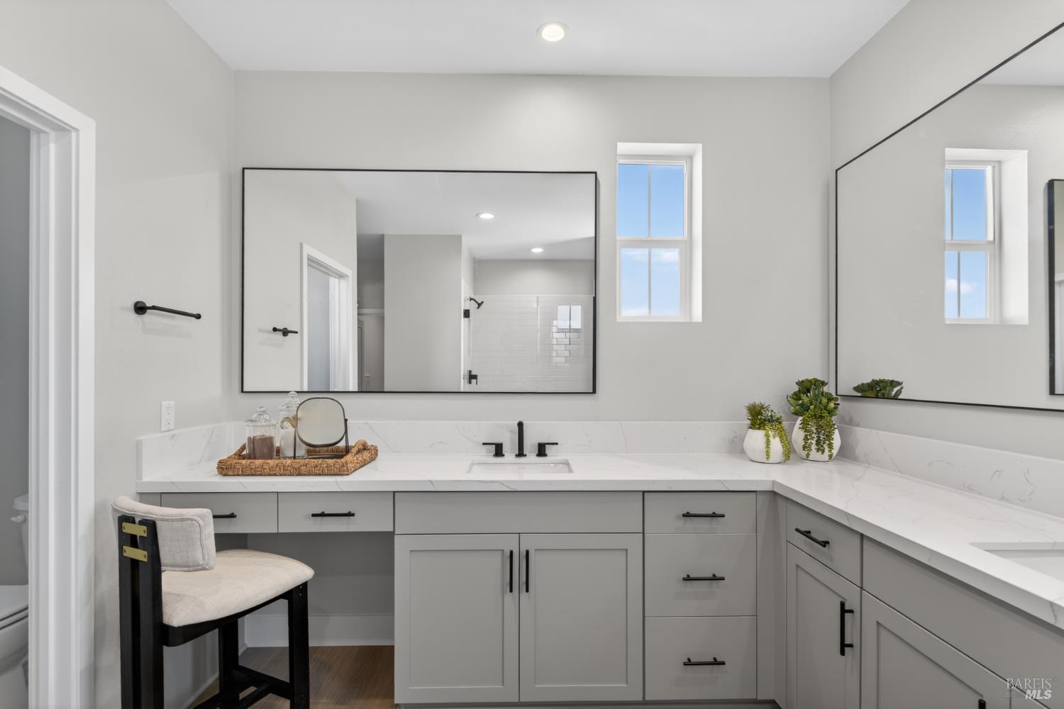 Detail Gallery Image 11 of 18 For 18484 Azul Ln, Morgan Hill,  CA 95037 - 4 Beds | 3 Baths