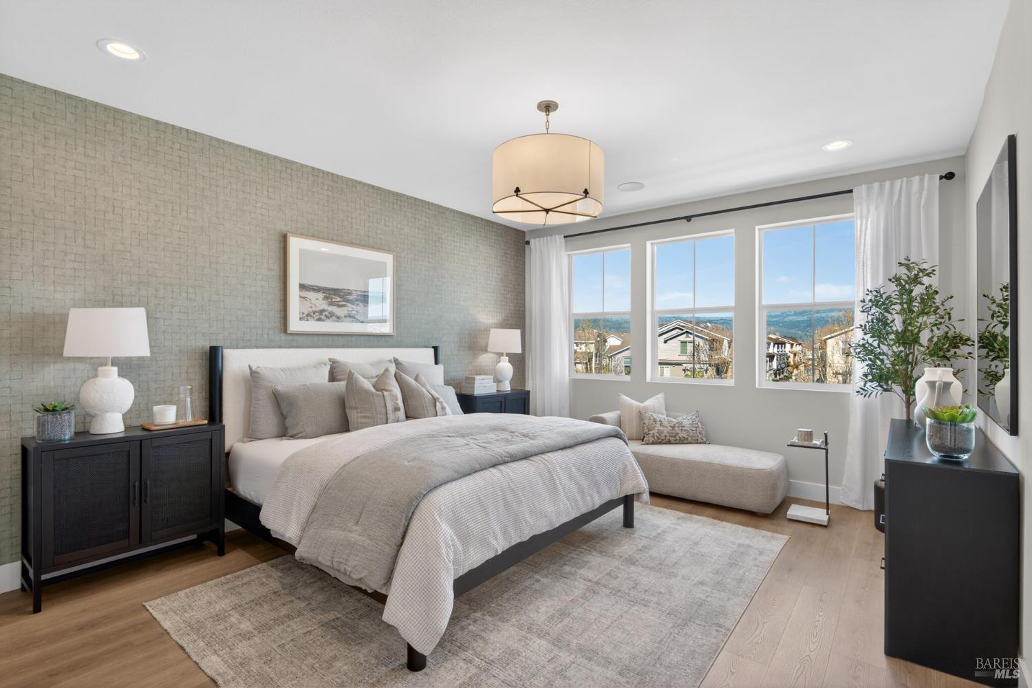 Detail Gallery Image 10 of 18 For 18484 Azul Ln, Morgan Hill,  CA 95037 - 4 Beds | 3 Baths