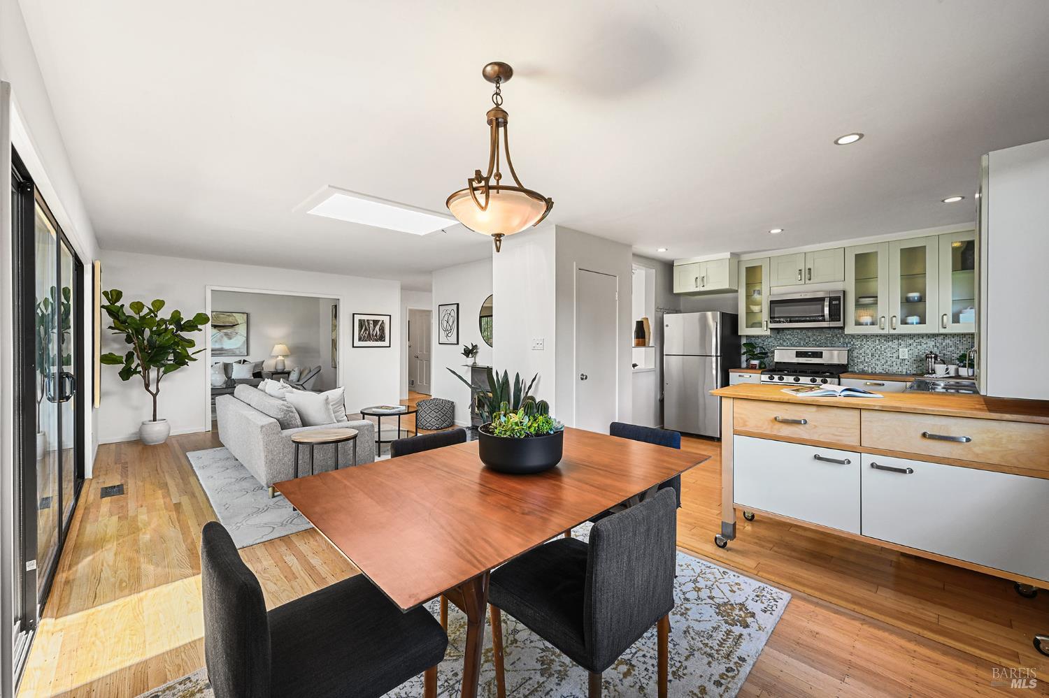 Detail Gallery Image 17 of 61 For 37 Manzanita Rd, Fairfax,  CA 94930 - 3 Beds | 2 Baths