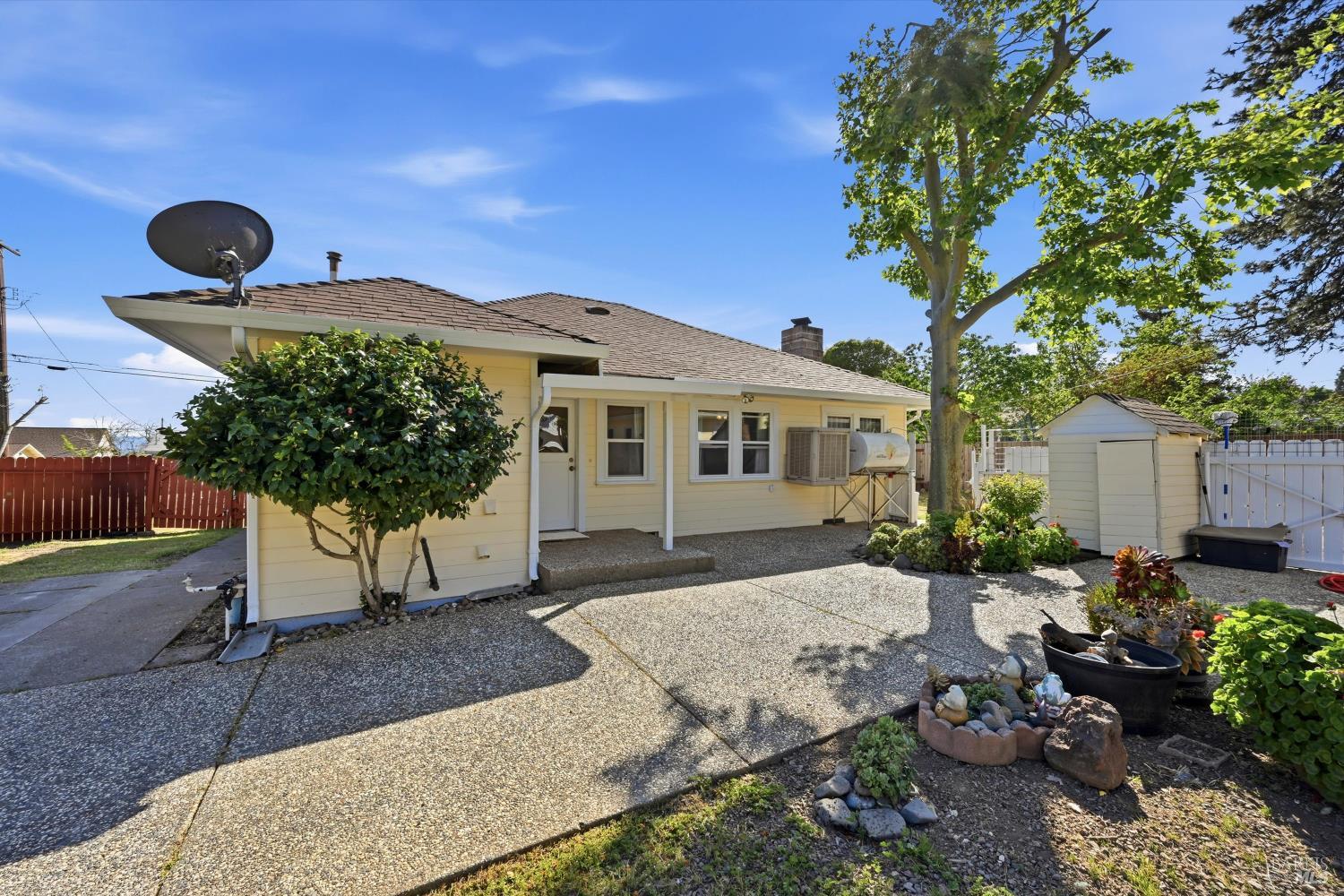 Detail Gallery Image 4 of 27 For 3440 Beach Pass, Nice,  CA 95464 - 2 Beds | 1 Baths