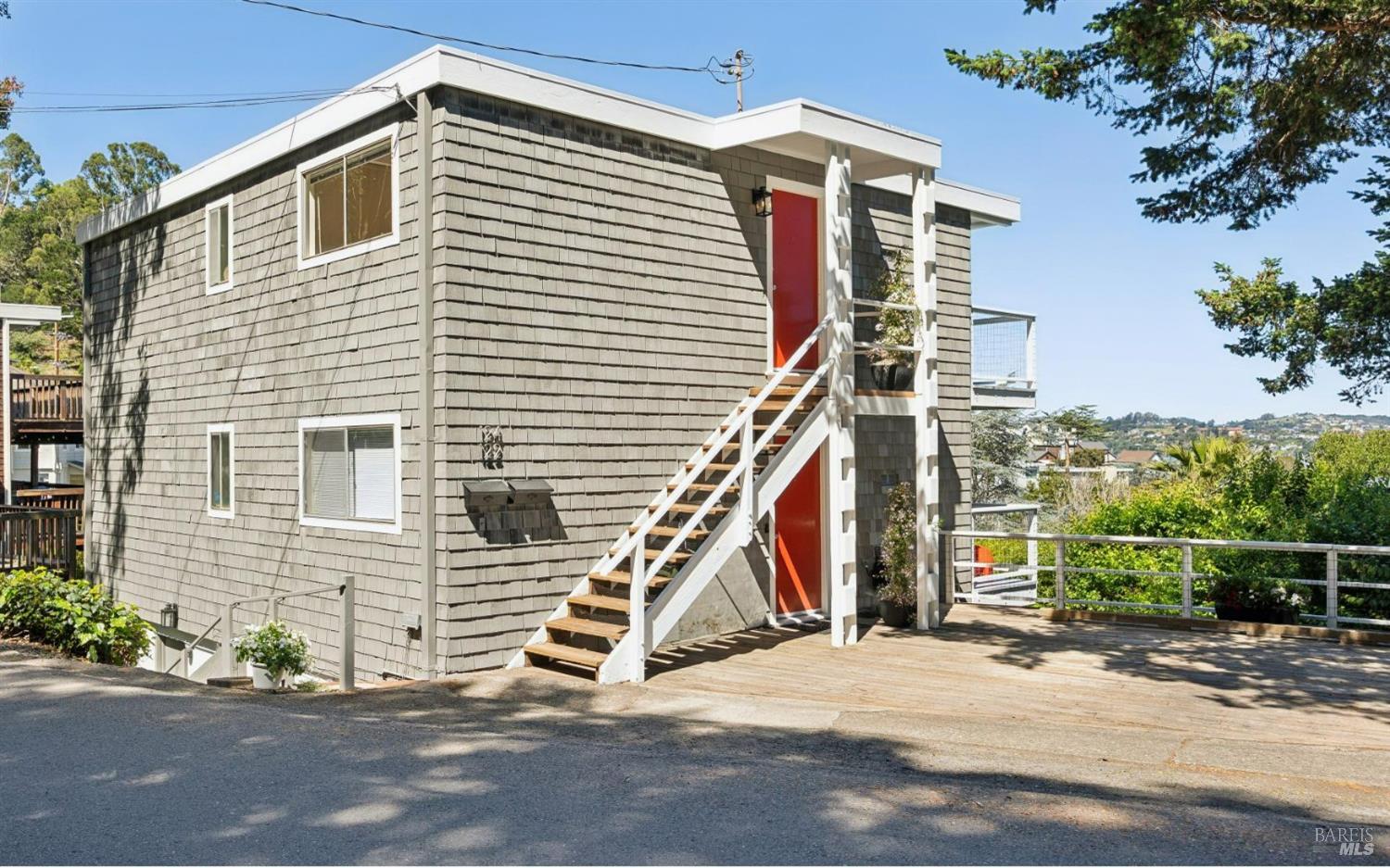 Detail Gallery Image 3 of 23 For 122 Woodward Ave, Sausalito,  CA 94965 - – Beds | – Baths