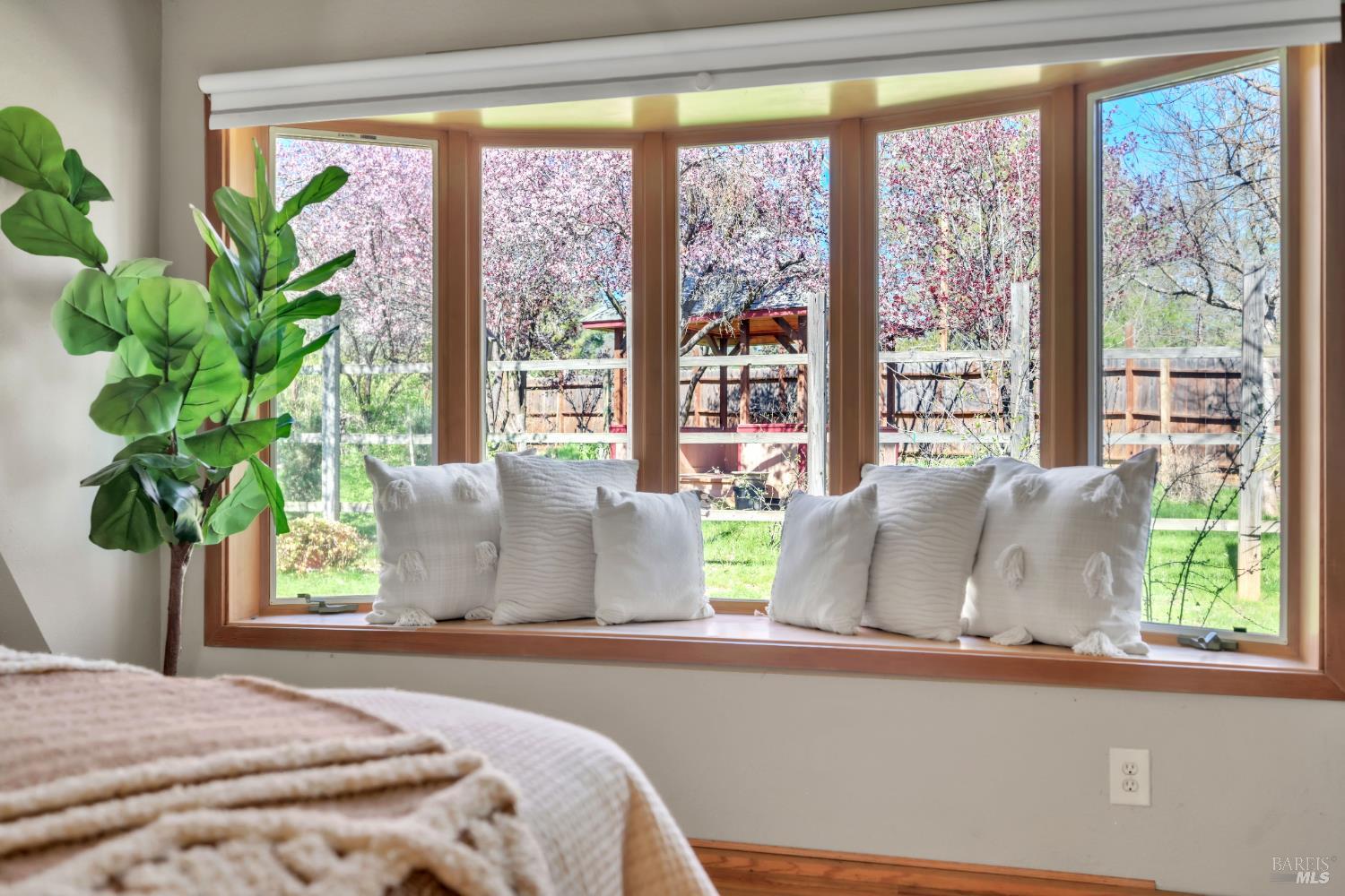 Detail Gallery Image 5 of 50 For 1996 River View Rd, Clearlake Oaks,  CA 95423 - 2 Beds | 1 Baths