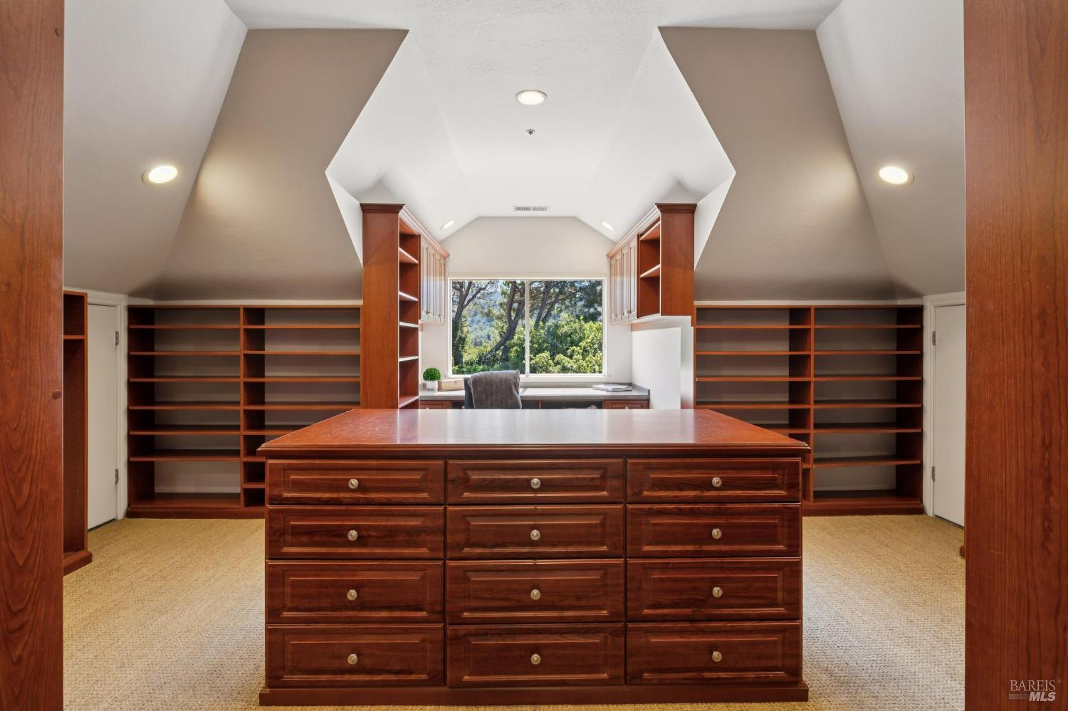 Detail Gallery Image 20 of 88 For 43 Oak Valley Dr, Novato,  CA 94947 - 5 Beds | 3 Baths