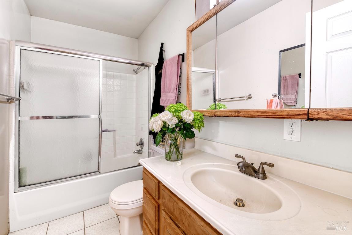 Detail Gallery Image 13 of 42 For 1128 Chester St, Oakland,  CA 94607 - – Beds | – Baths