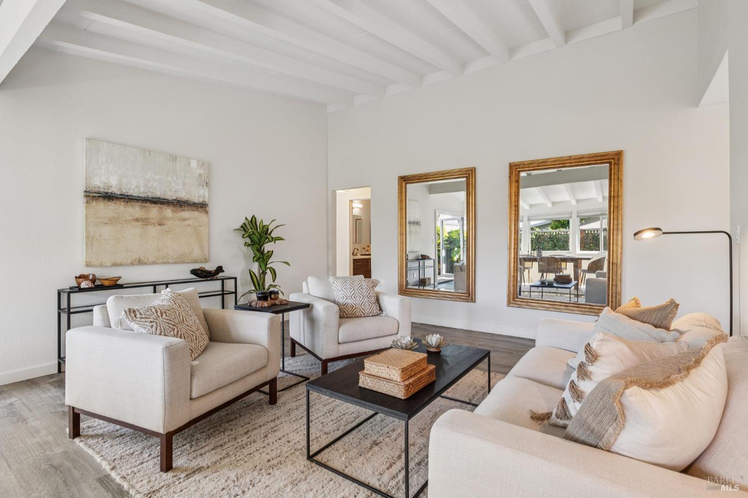 Detail Gallery Image 7 of 39 For 28 Royal Ct, San Rafael,  CA 94901 - 2 Beds | 1 Baths