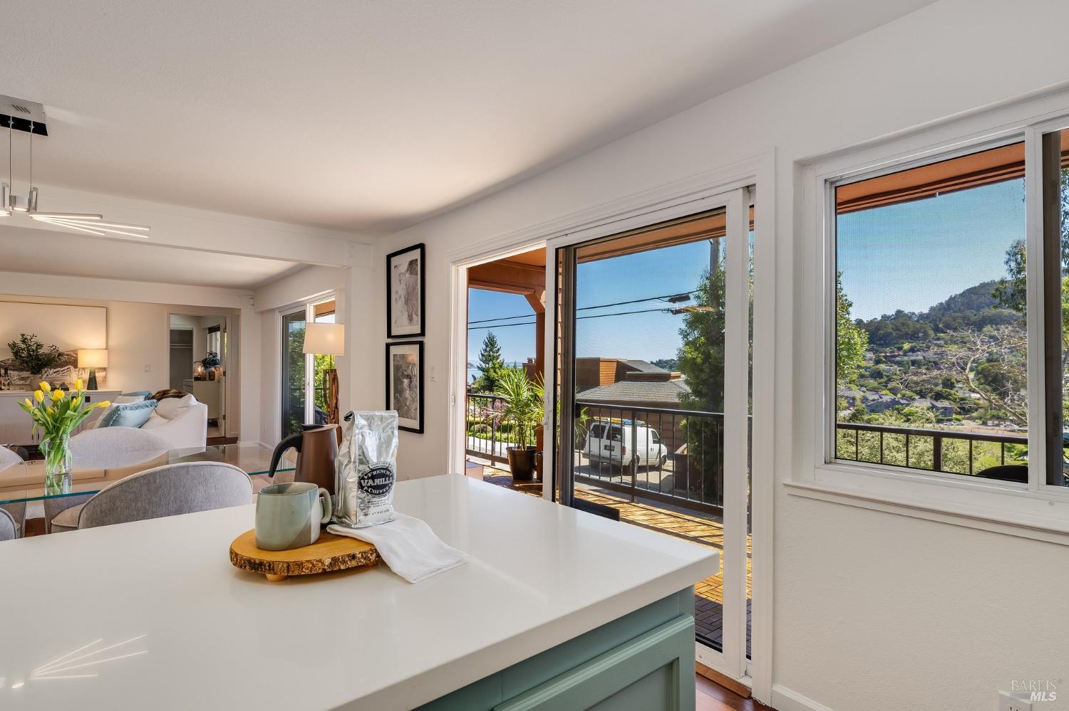 Detail Gallery Image 14 of 55 For 70 Stanford Way, Sausalito,  CA 94965 - 3 Beds | 3 Baths