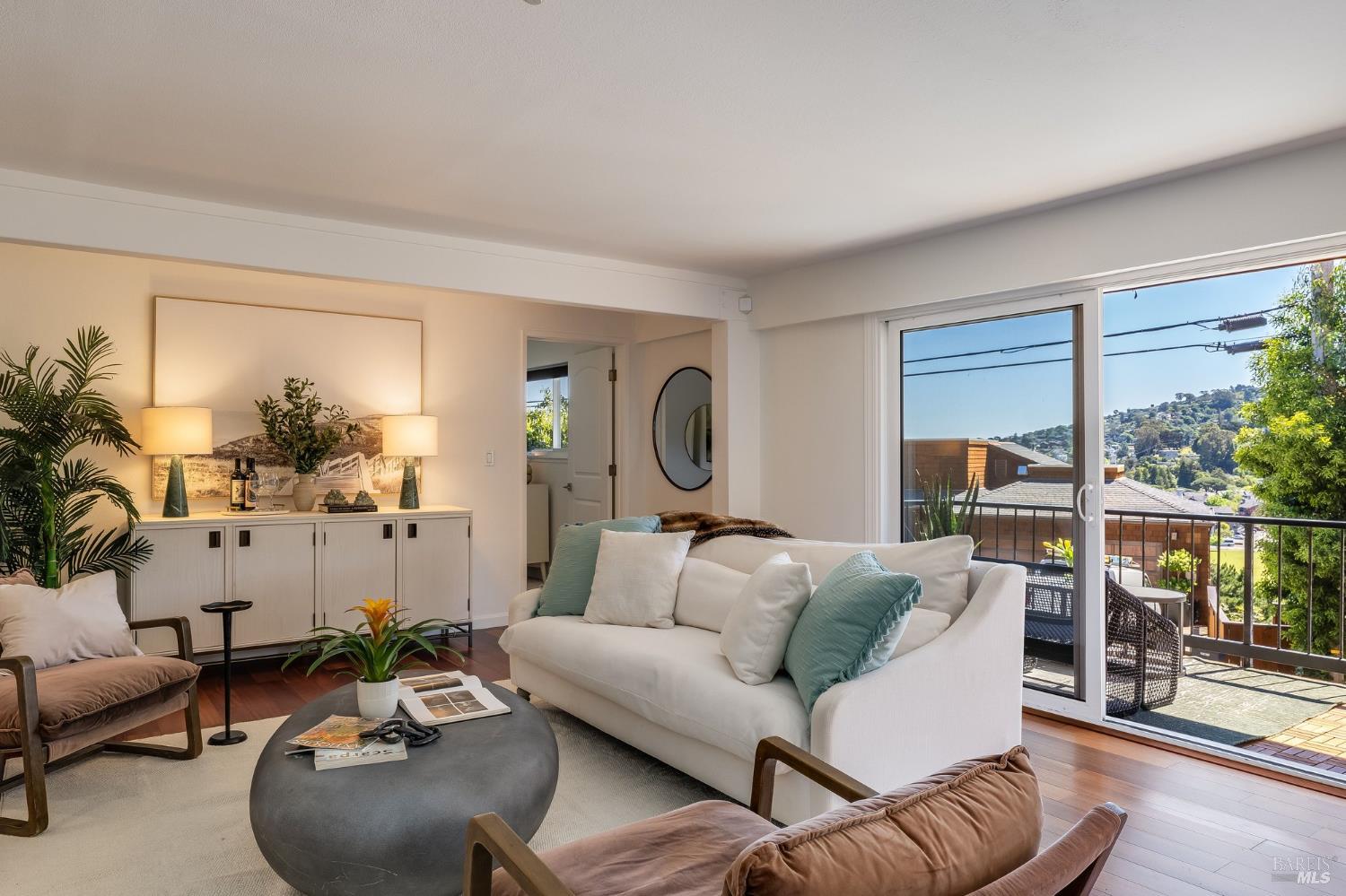 Detail Gallery Image 4 of 55 For 70 Stanford Way, Sausalito,  CA 94965 - 3 Beds | 3 Baths