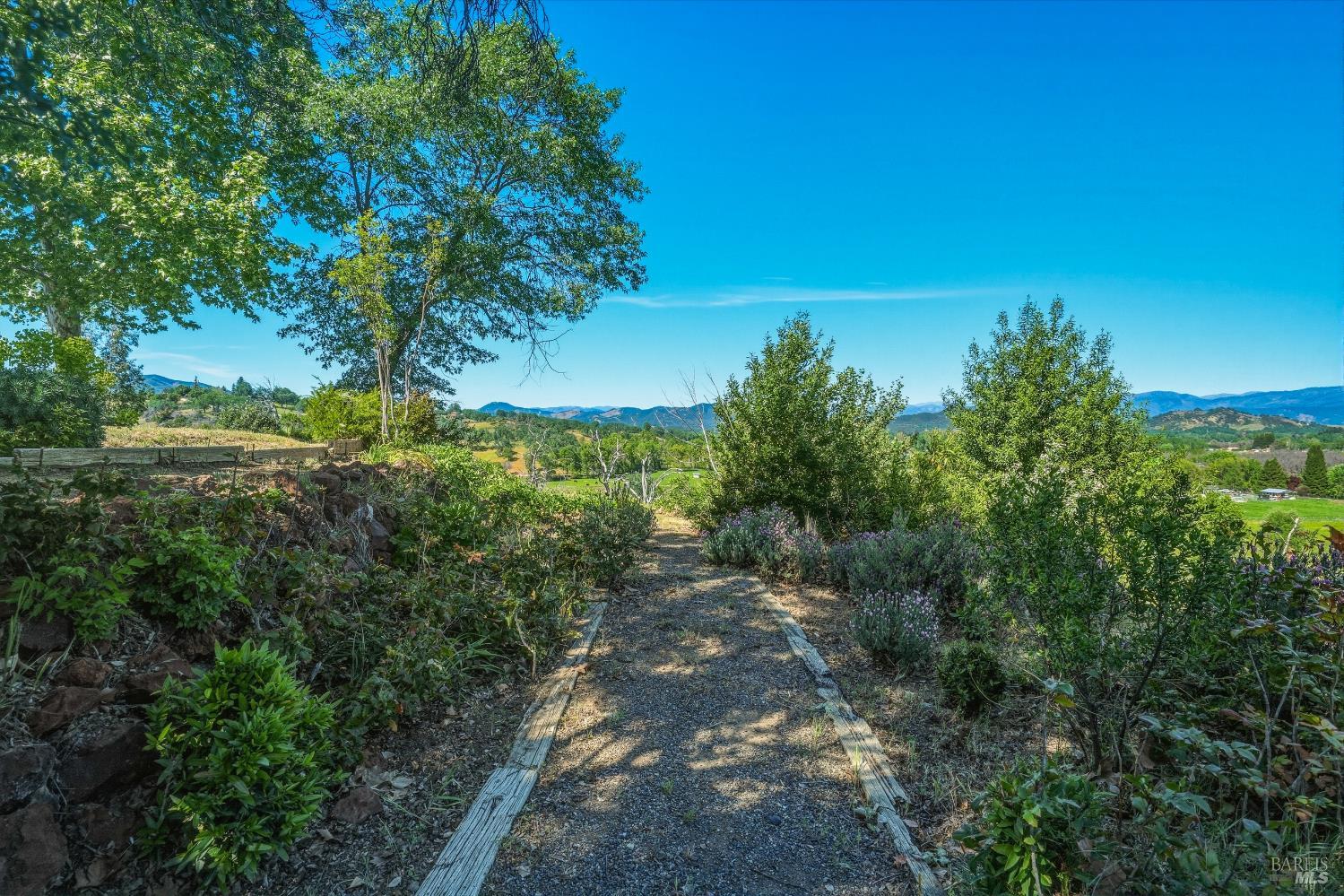 Detail Gallery Image 13 of 66 For 2527 Dessie Dr, Lakeport,  CA 95453 - 4 Beds | 2/1 Baths