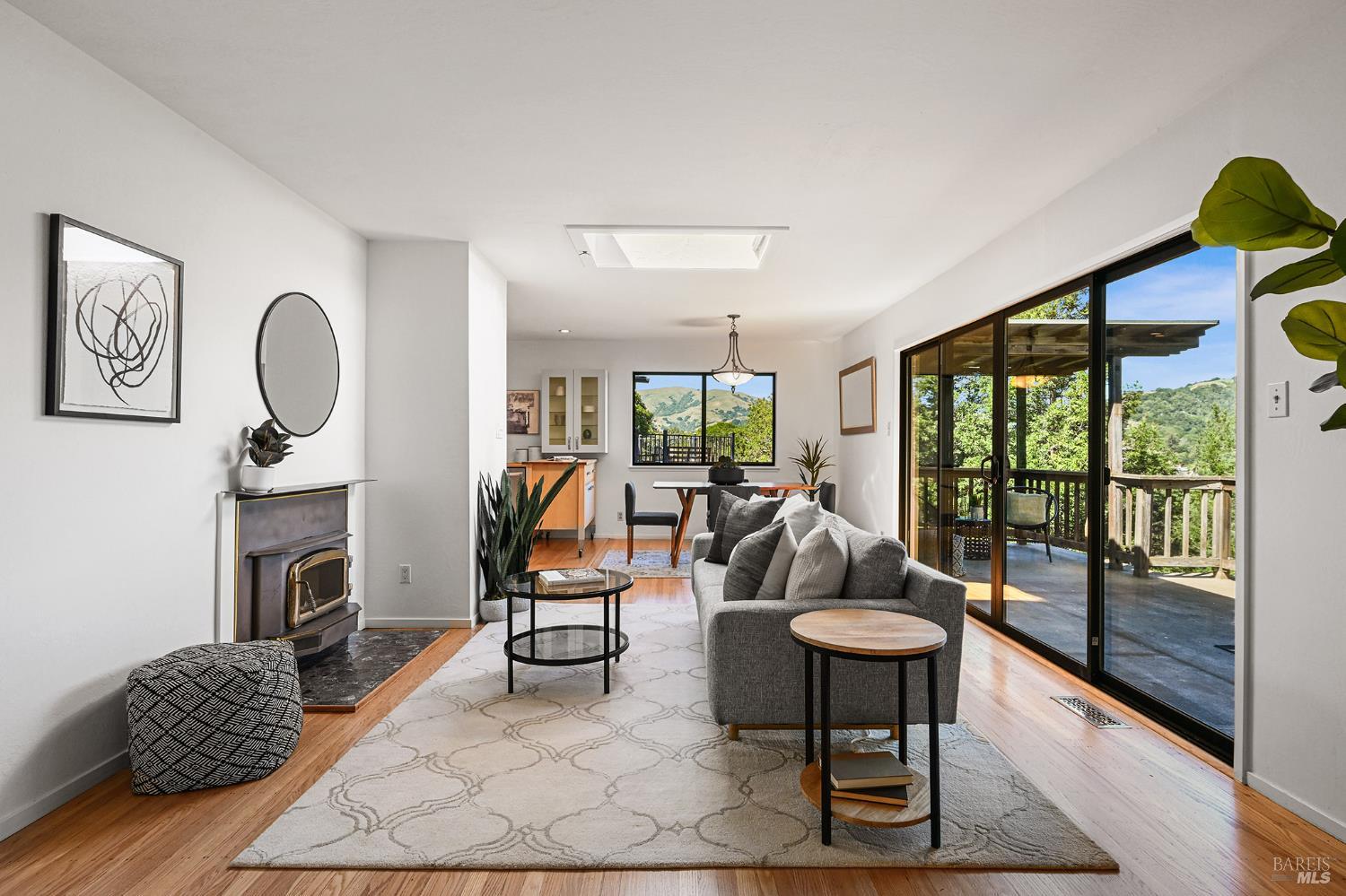 Detail Gallery Image 11 of 61 For 37 Manzanita Rd, Fairfax,  CA 94930 - 3 Beds | 2 Baths