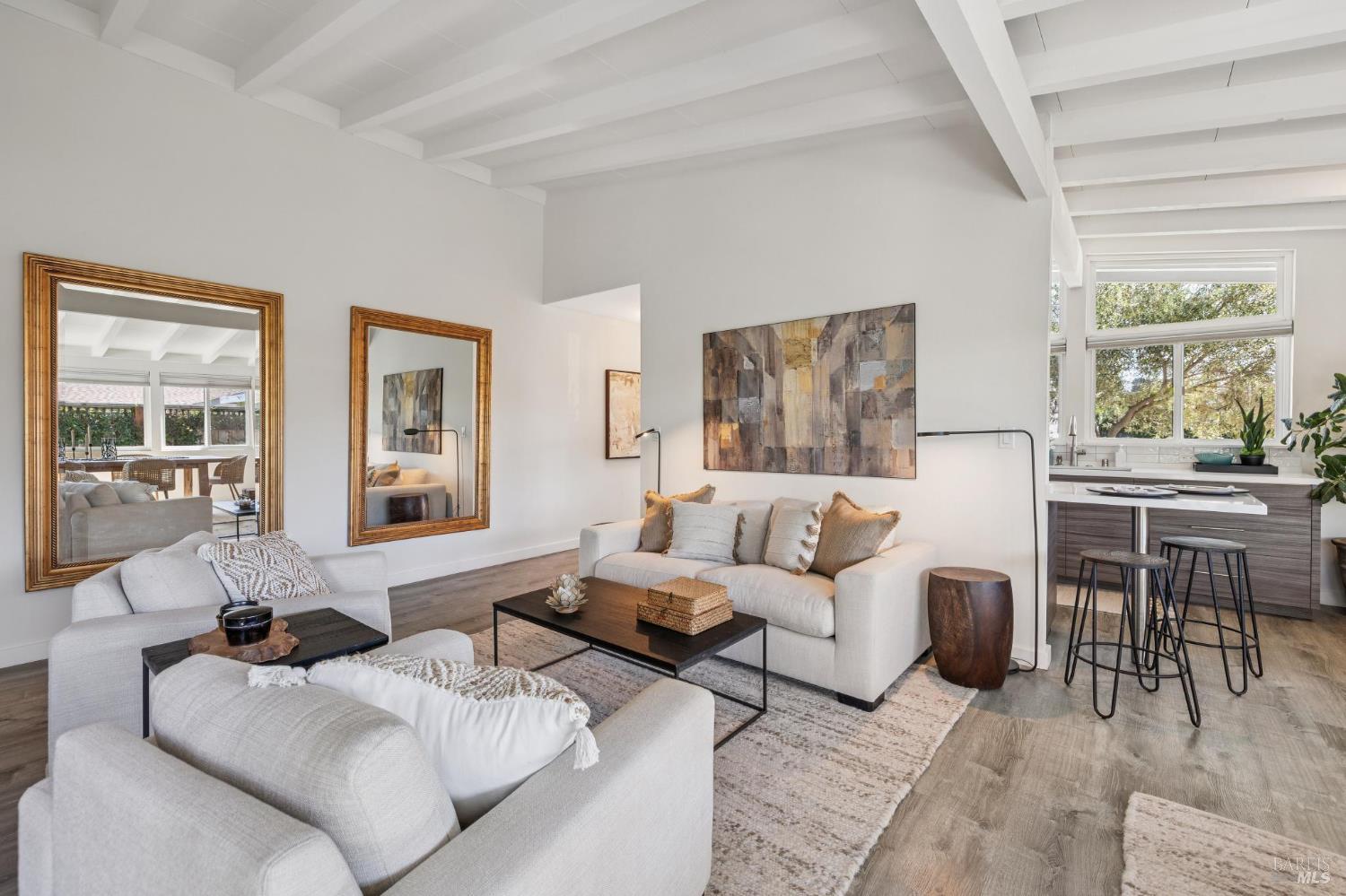 Detail Gallery Image 6 of 39 For 28 Royal Ct, San Rafael,  CA 94901 - 2 Beds | 1 Baths