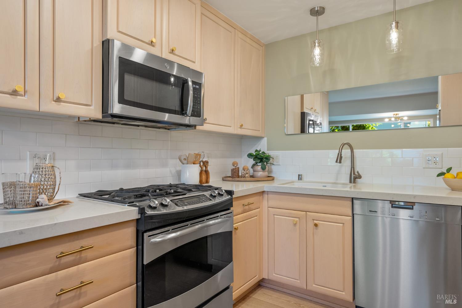 Detail Gallery Image 22 of 41 For 29 Porto Bello Dr, San Rafael,  CA 94901 - 2 Beds | 2/1 Baths